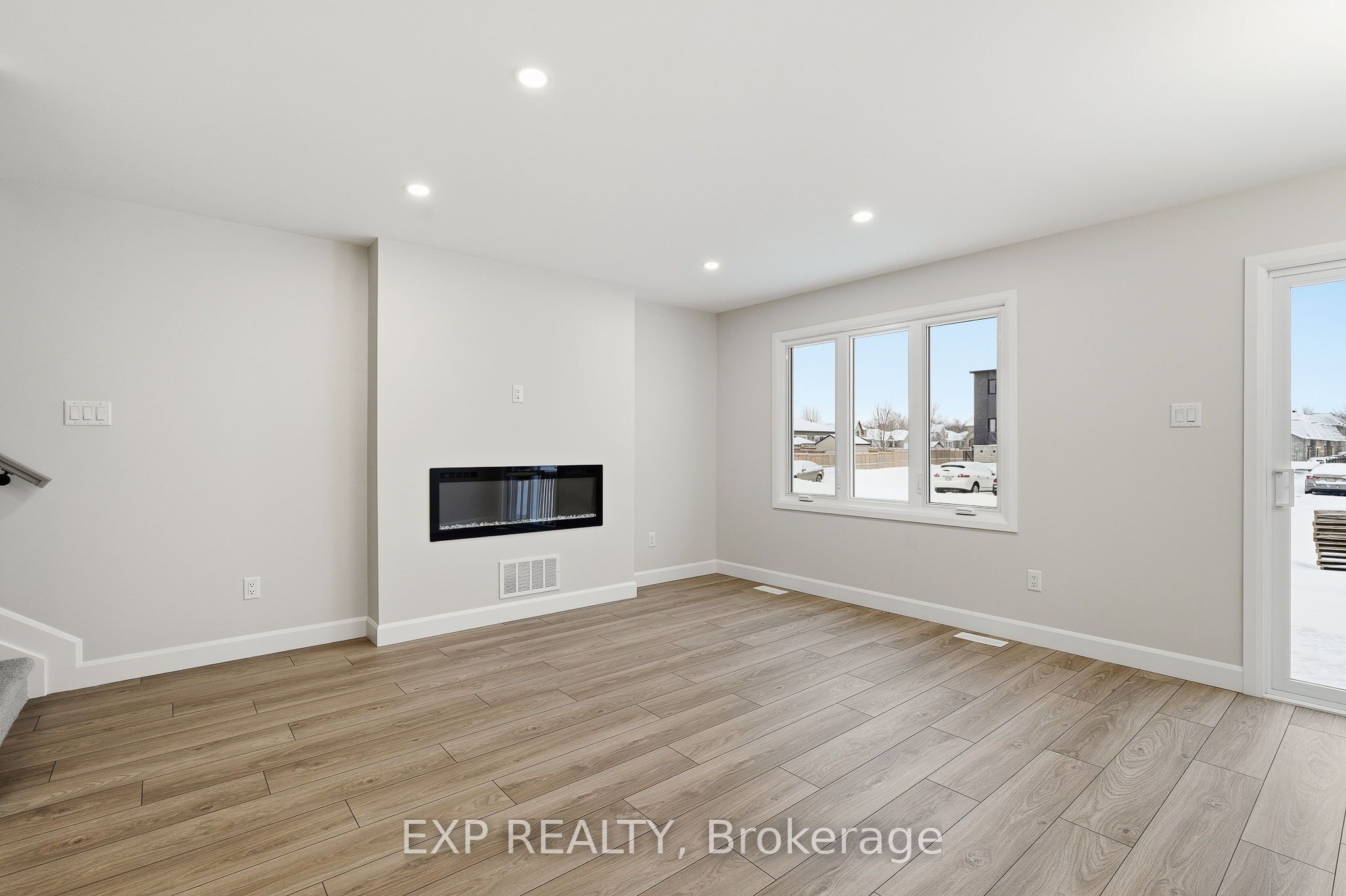 140 Elizabeth Crescent Property Photo 8