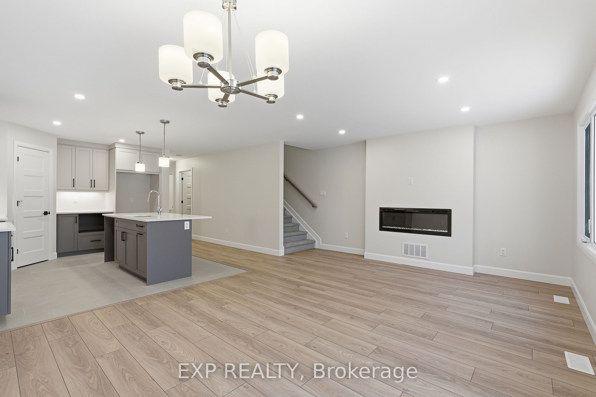 140 Elizabeth Crescent Property Photo 11