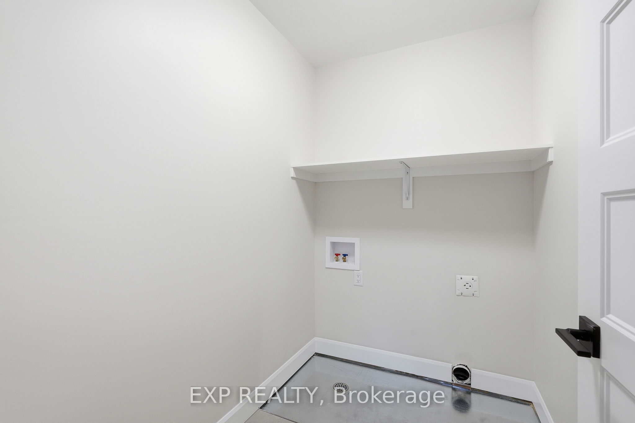 140 Elizabeth Crescent Property Photo 17