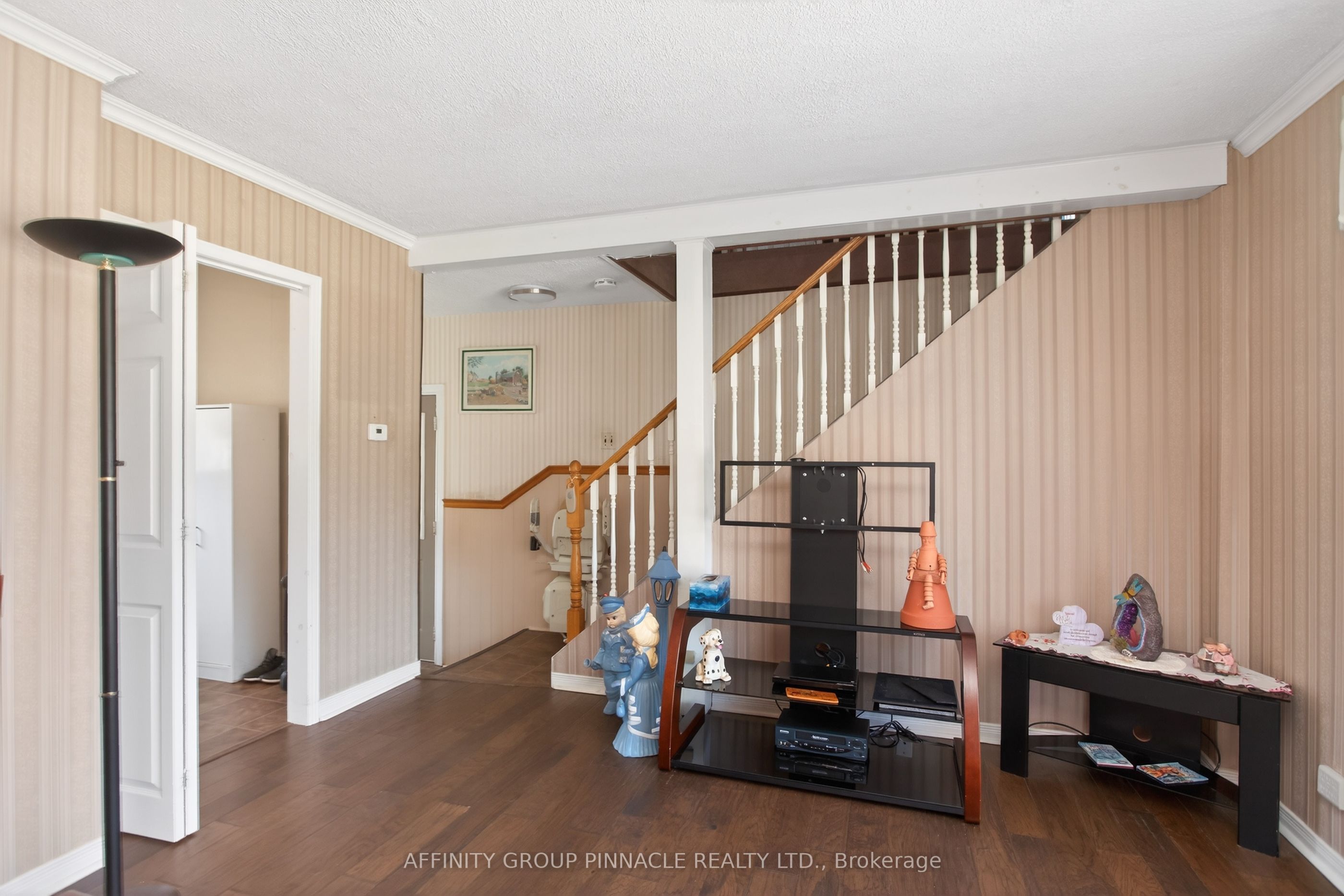 272 Crosby Drive Property Photo 6