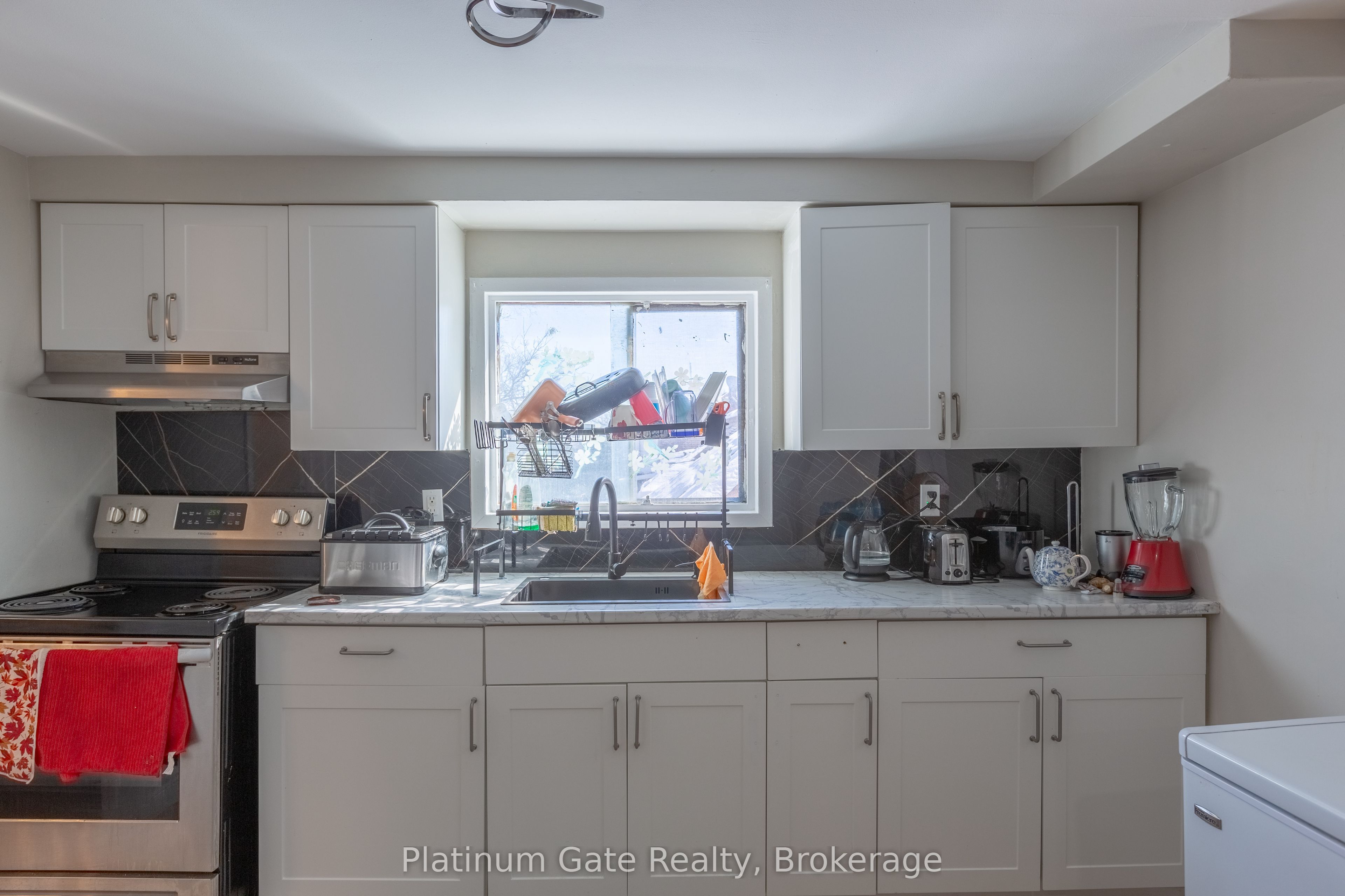 1036-40 Gladstone Avenue Property Photo 15