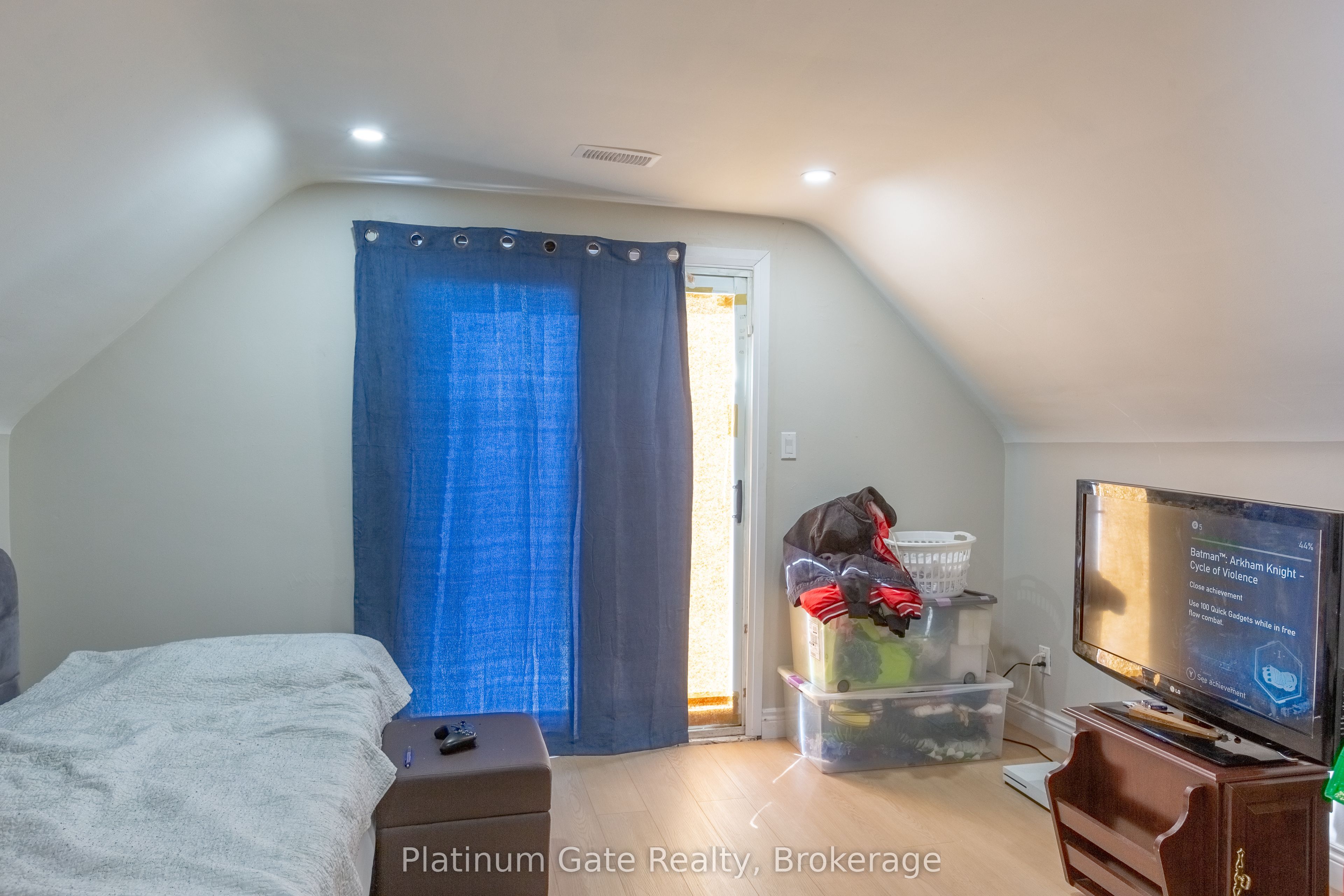 1036-40 Gladstone Avenue Property Photo 16