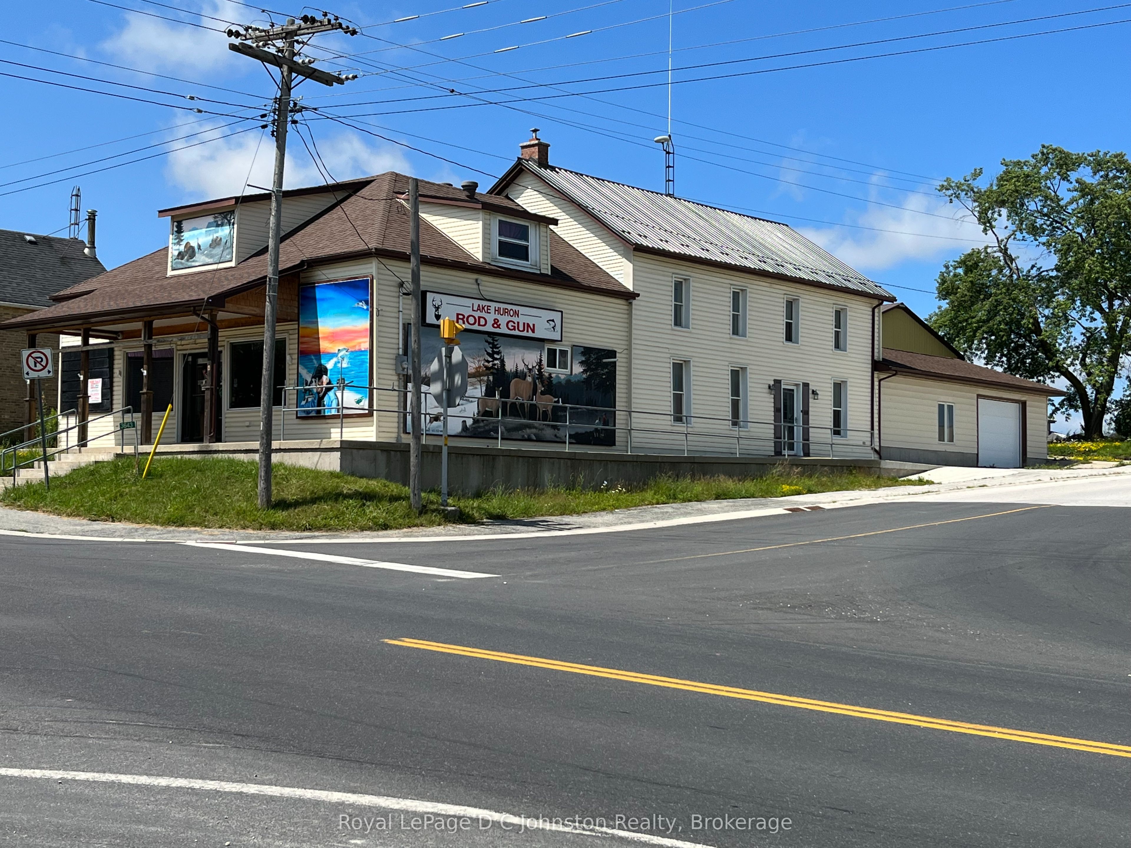 3643 21 Highway Property Photo 1