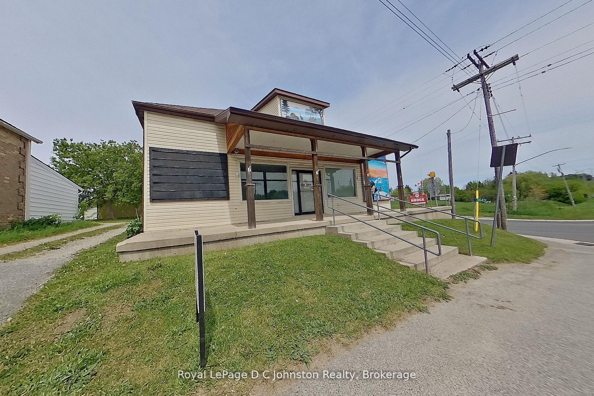 3643 21 Highway Property Photo 2