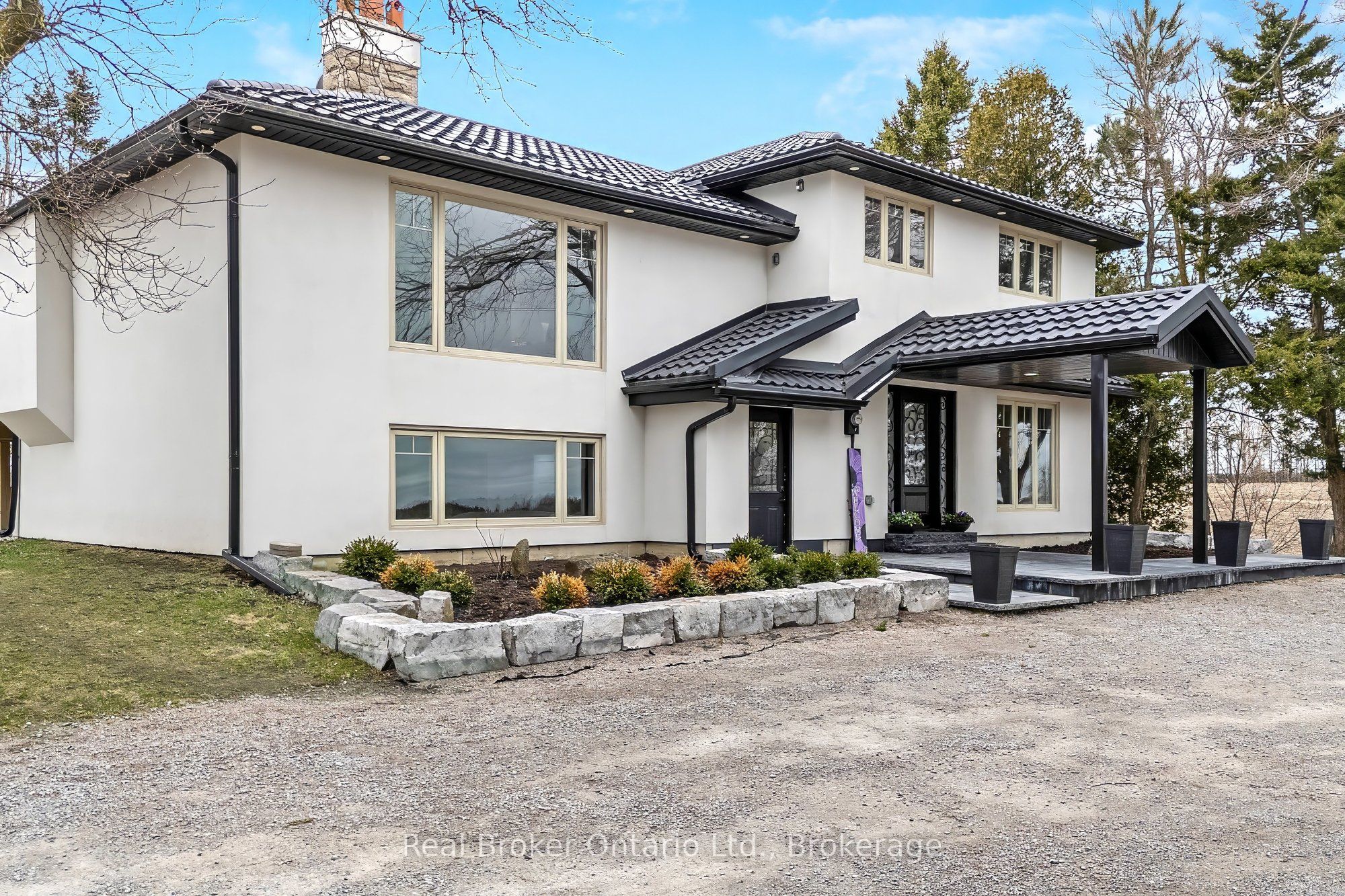5938 Trafalgar Road Property Photo 3