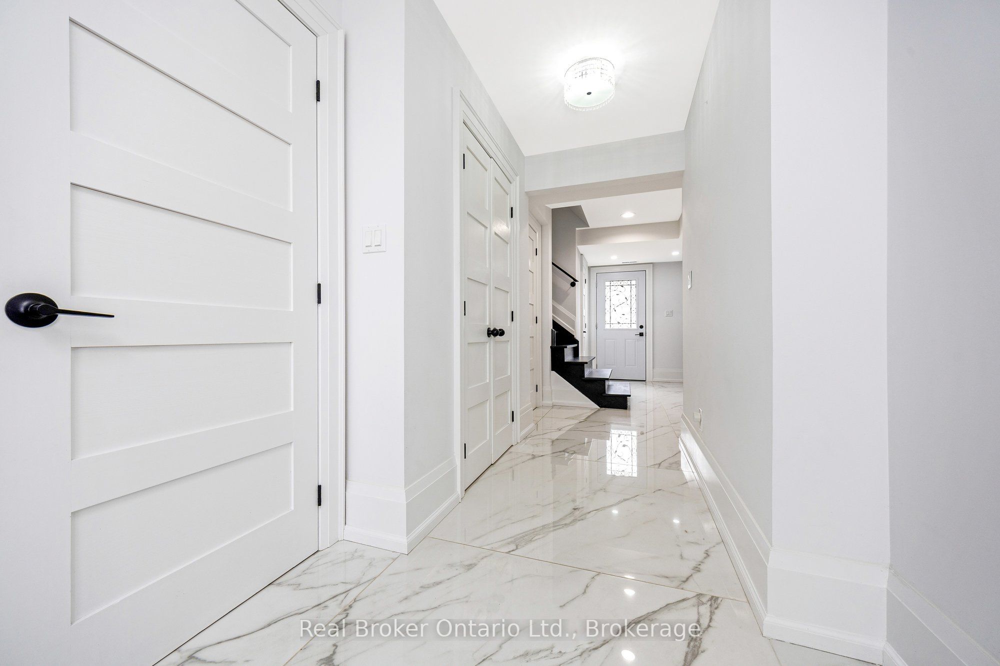 5938 Trafalgar Road Property Photo 5