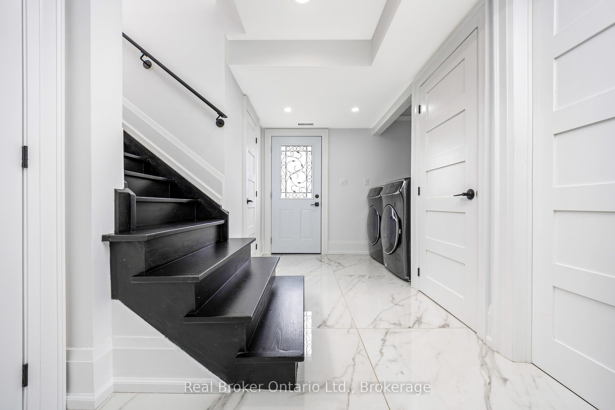 5938 Trafalgar Road Property Photo 6