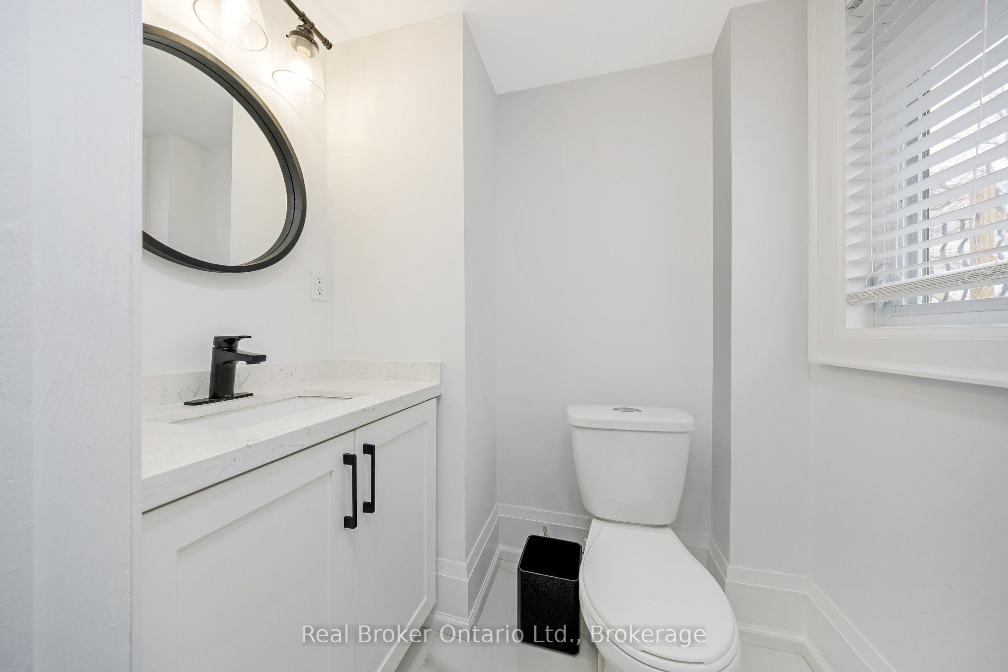 5938 Trafalgar Road Property Photo 7