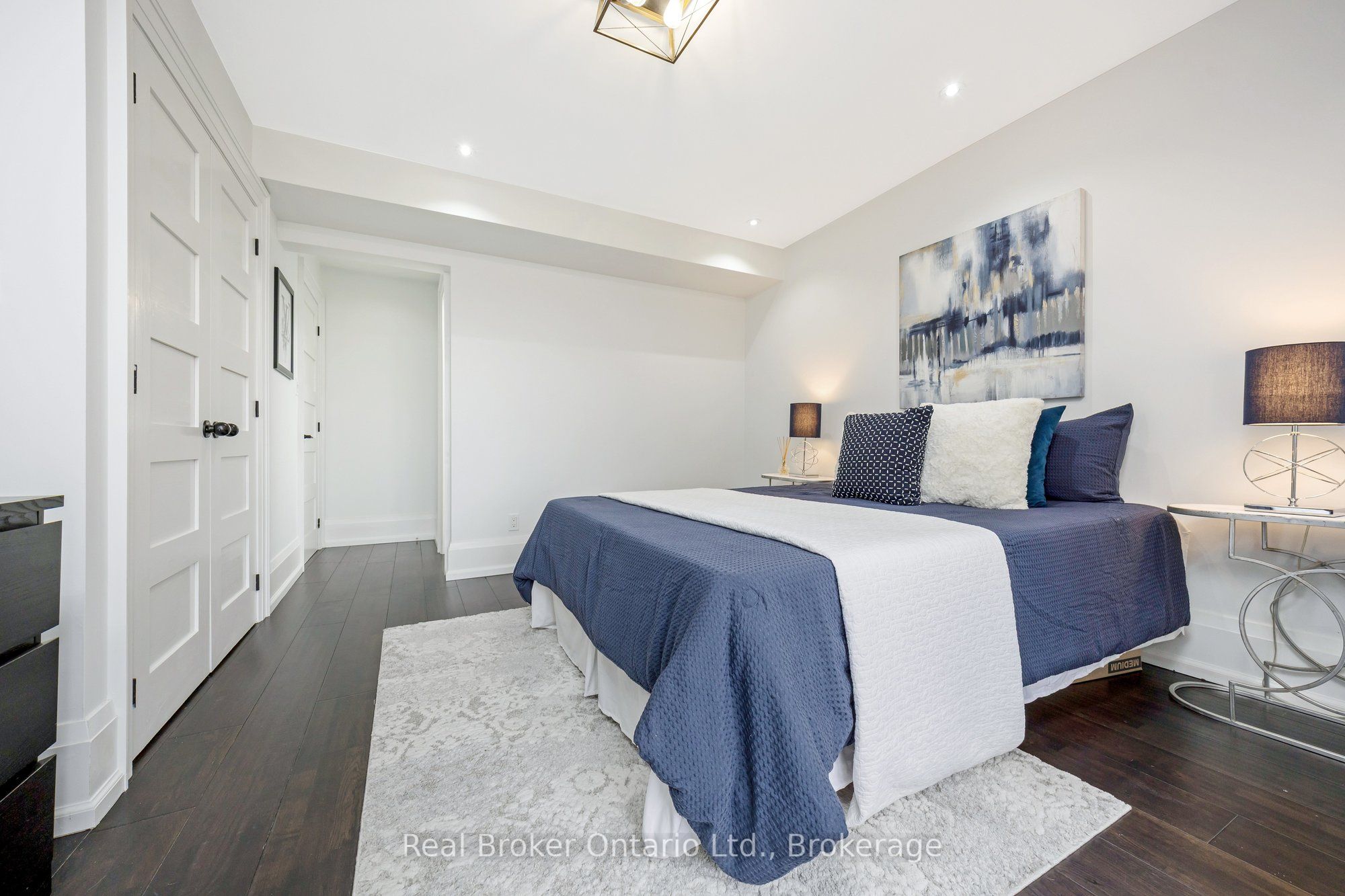 5938 Trafalgar Road Property Photo 10