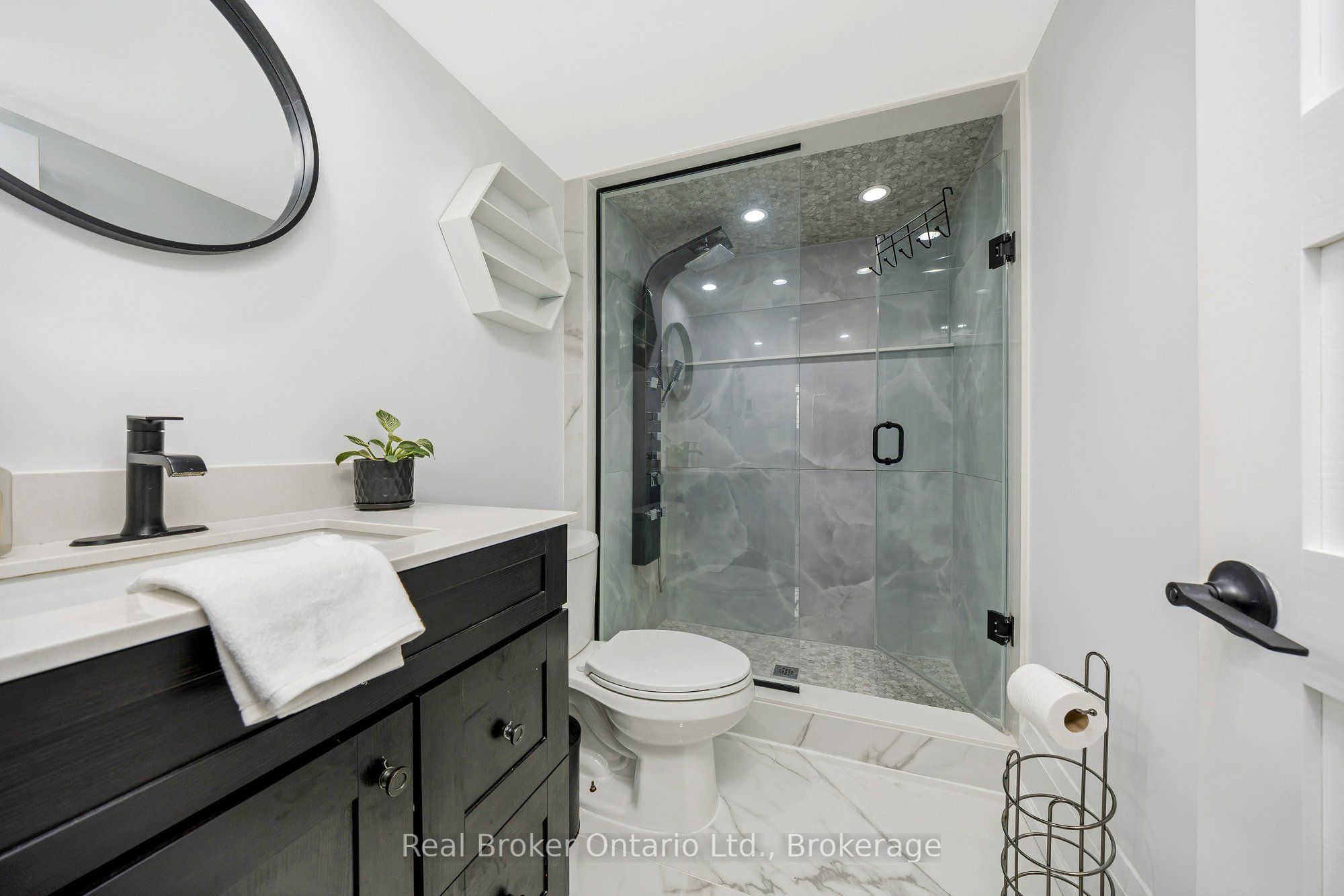 5938 Trafalgar Road Property Photo 13