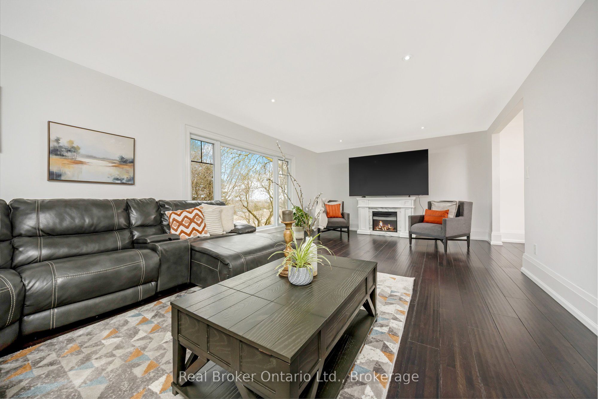 5938 Trafalgar Road Property Photo 14