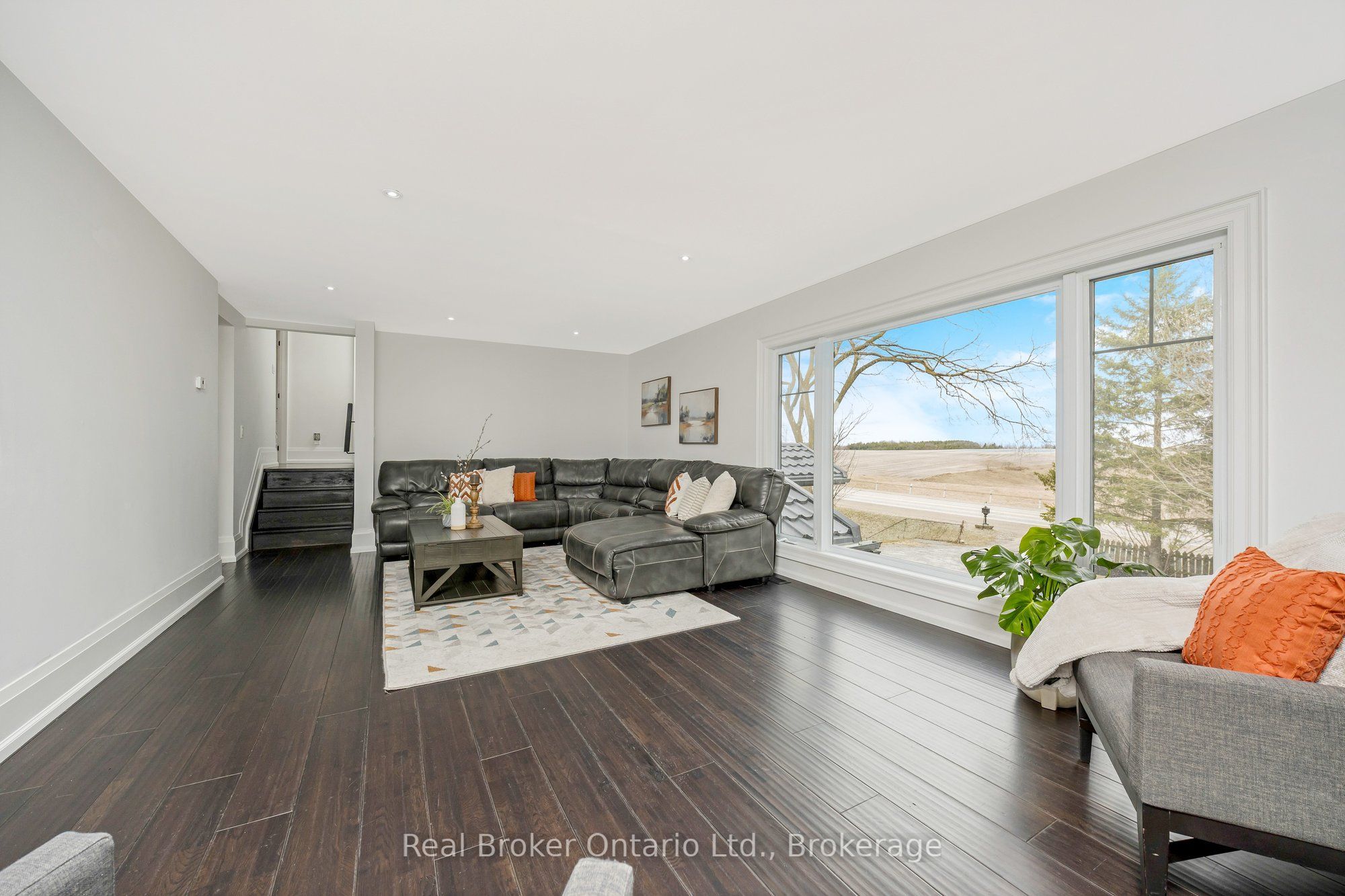 5938 Trafalgar Road Property Photo 16