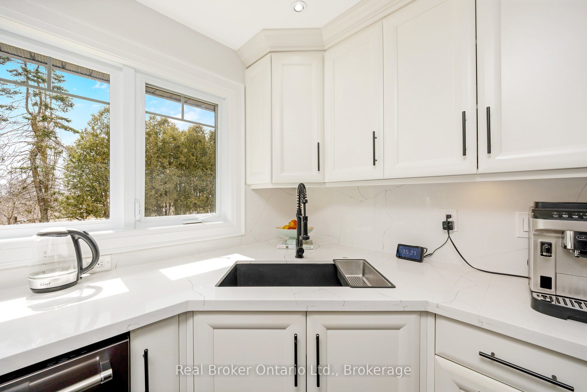 5938 Trafalgar Road Property Photo 23