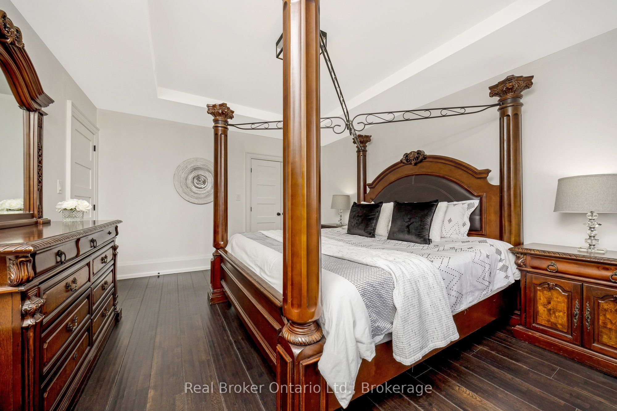 5938 Trafalgar Road Property Photo 25
