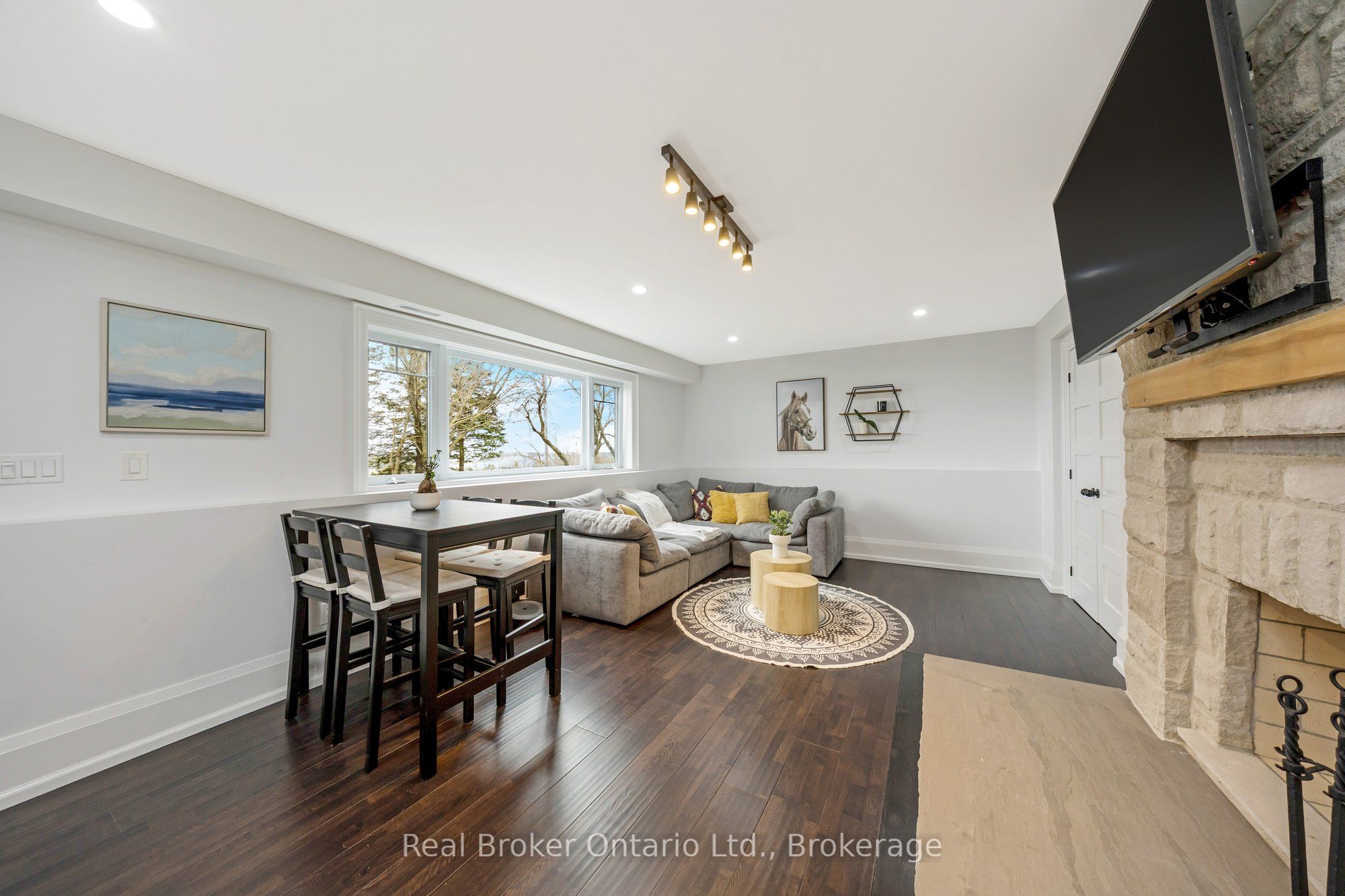 5938 Trafalgar Road Property Photo 33