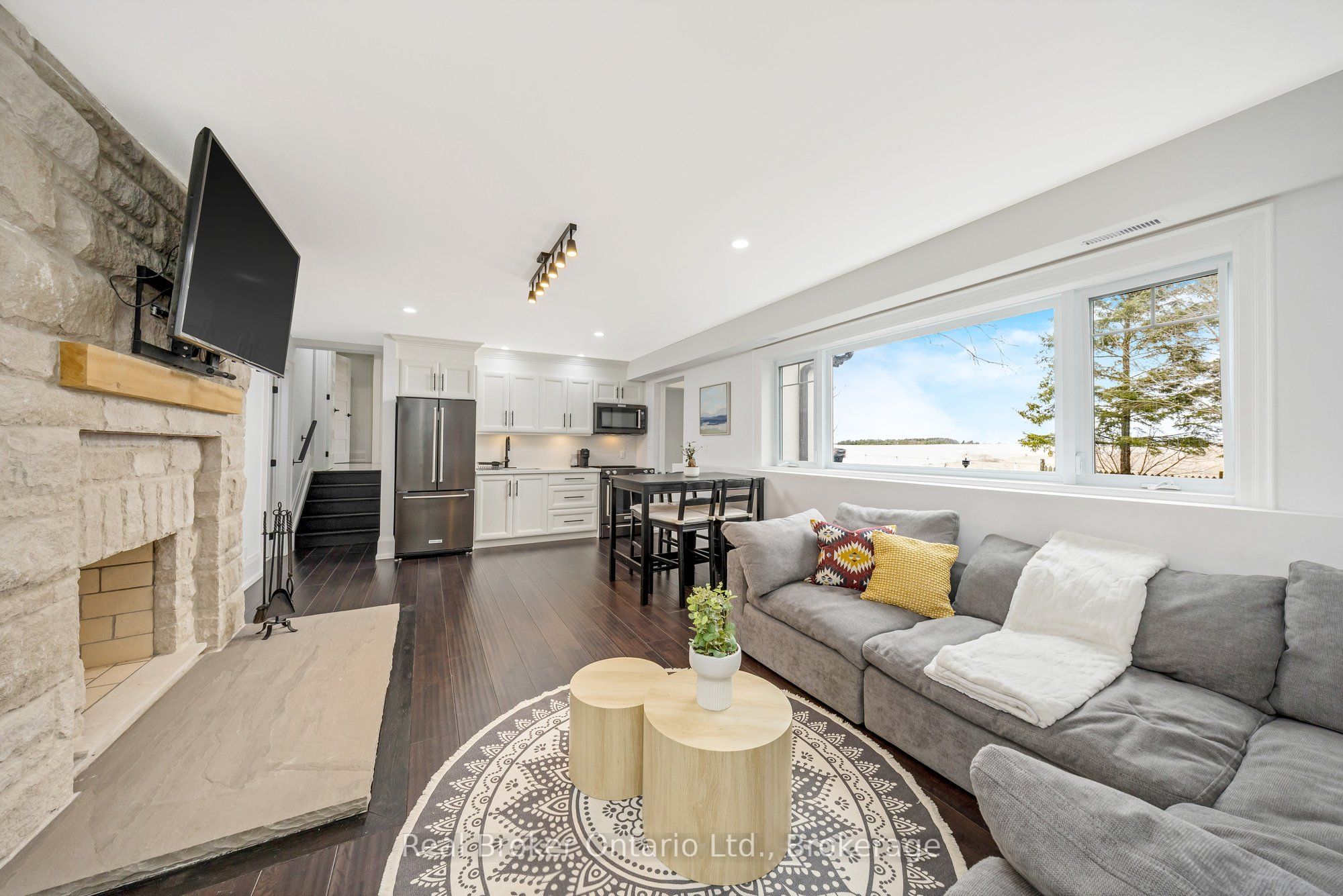 5938 Trafalgar Road Property Photo 35