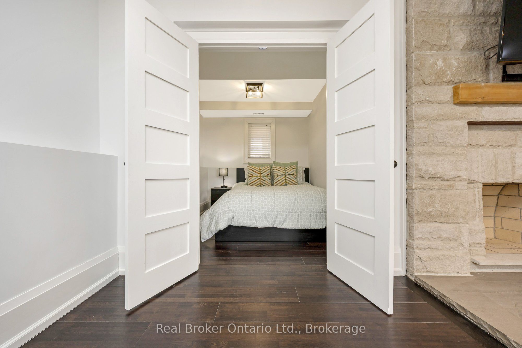 5938 Trafalgar Road Property Photo 37
