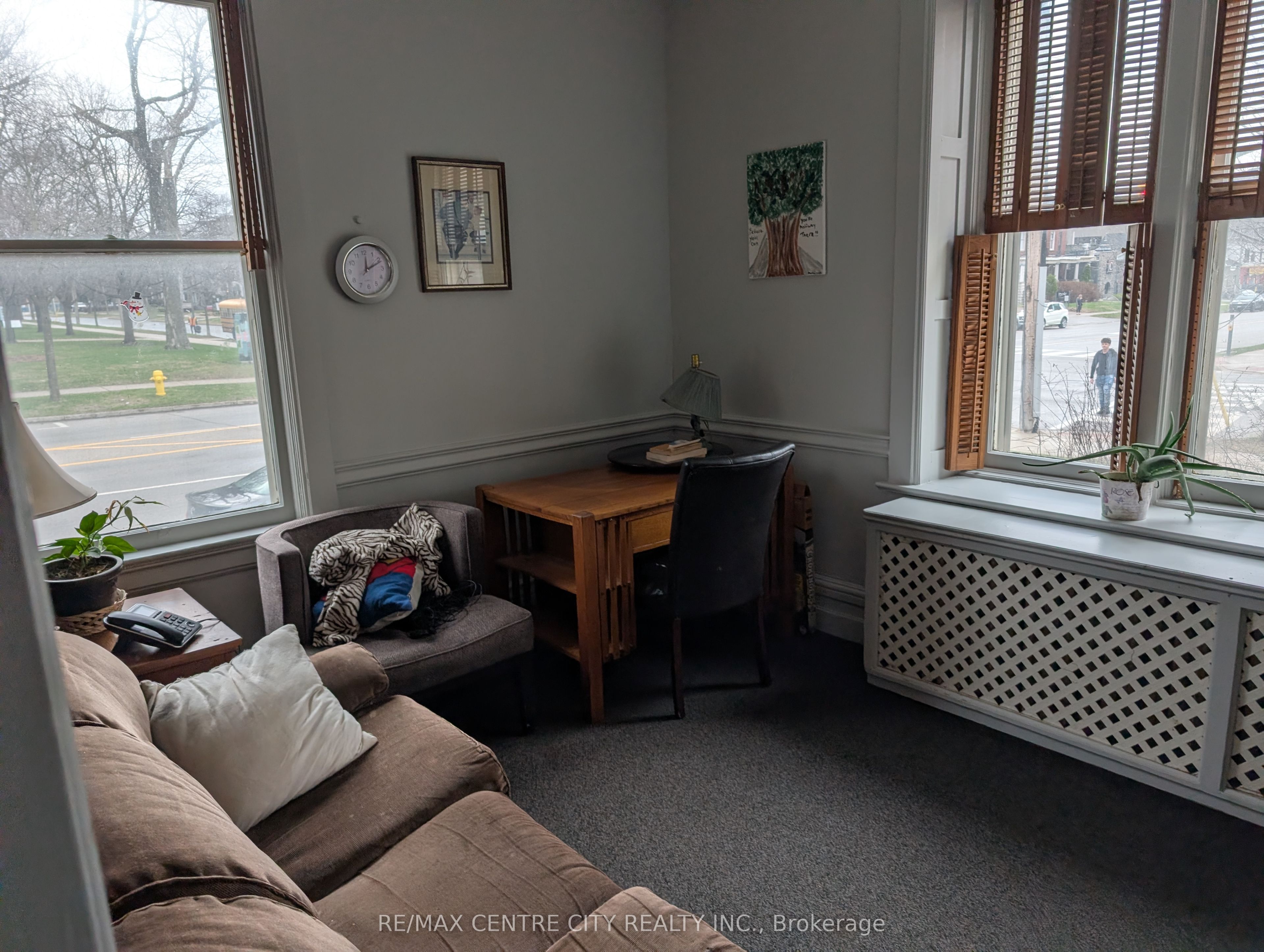 334 Queens Avenue Property Photo 2