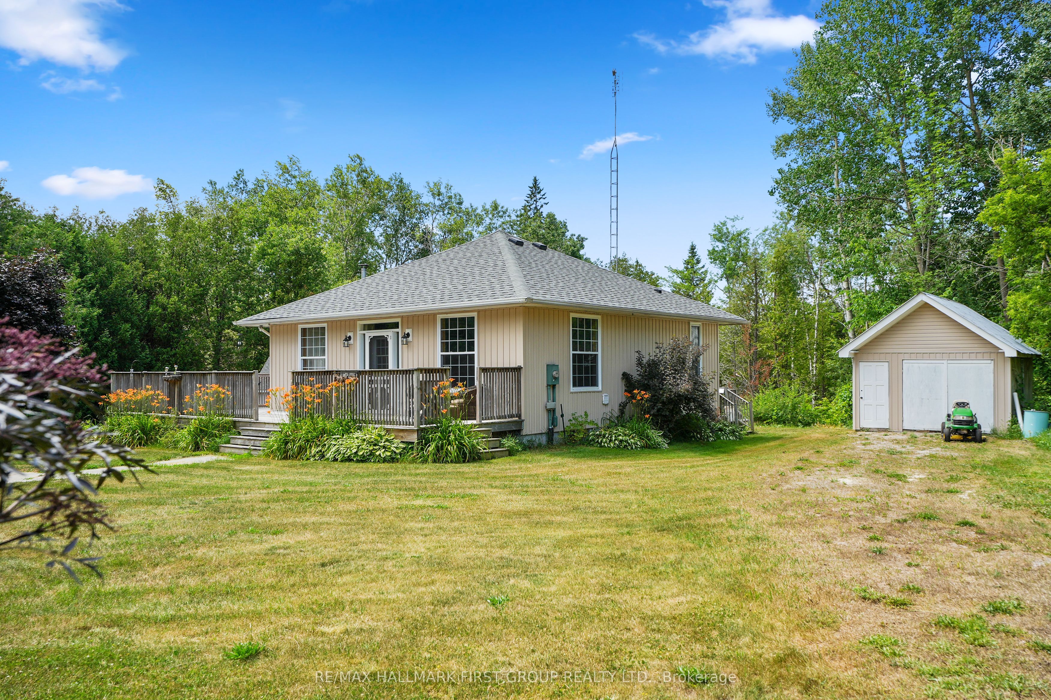 10906 1st Line Road Property Photo 4
