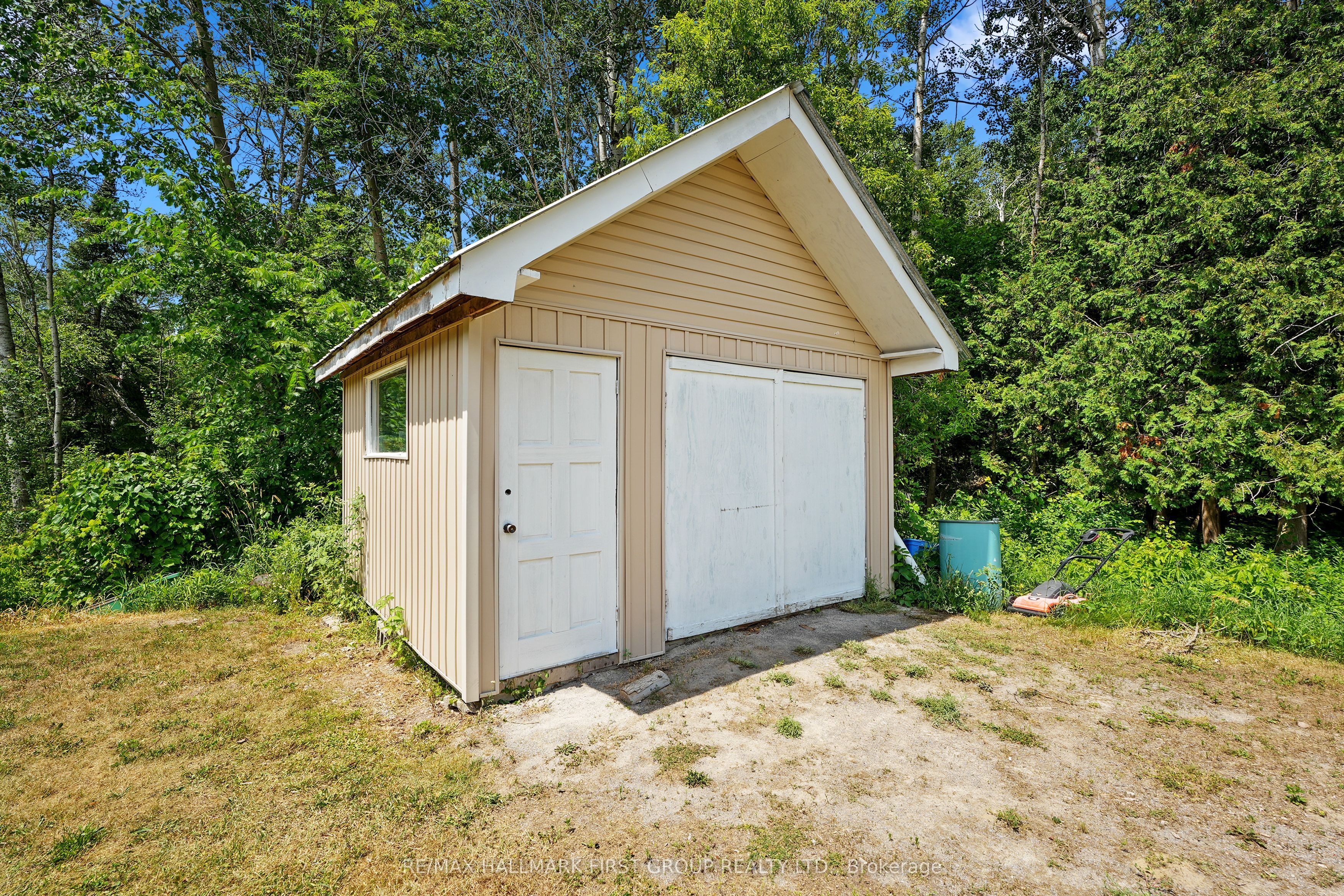 10906 1st Line Road Property Photo 42