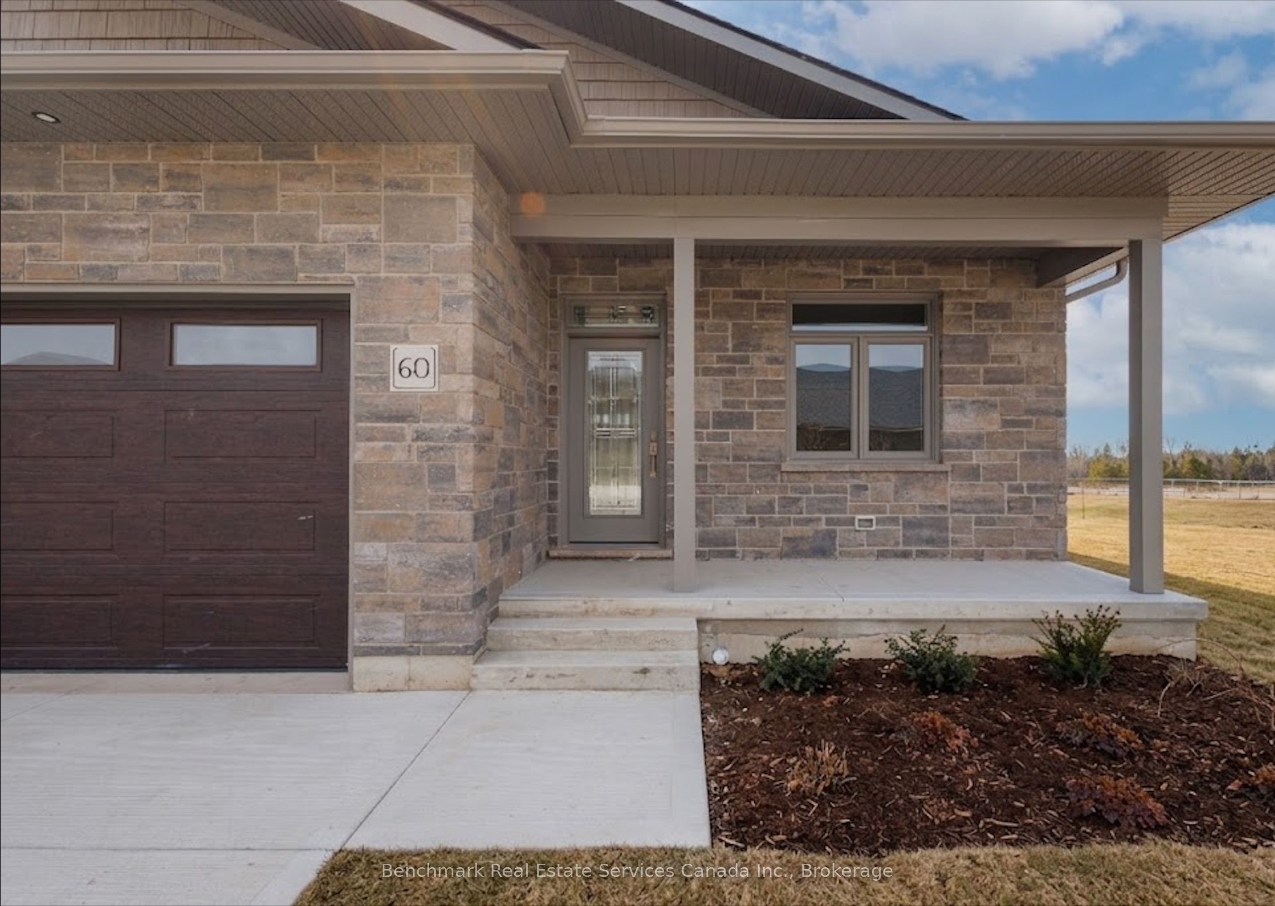 60 Cavalier Crescent Property Photo 1