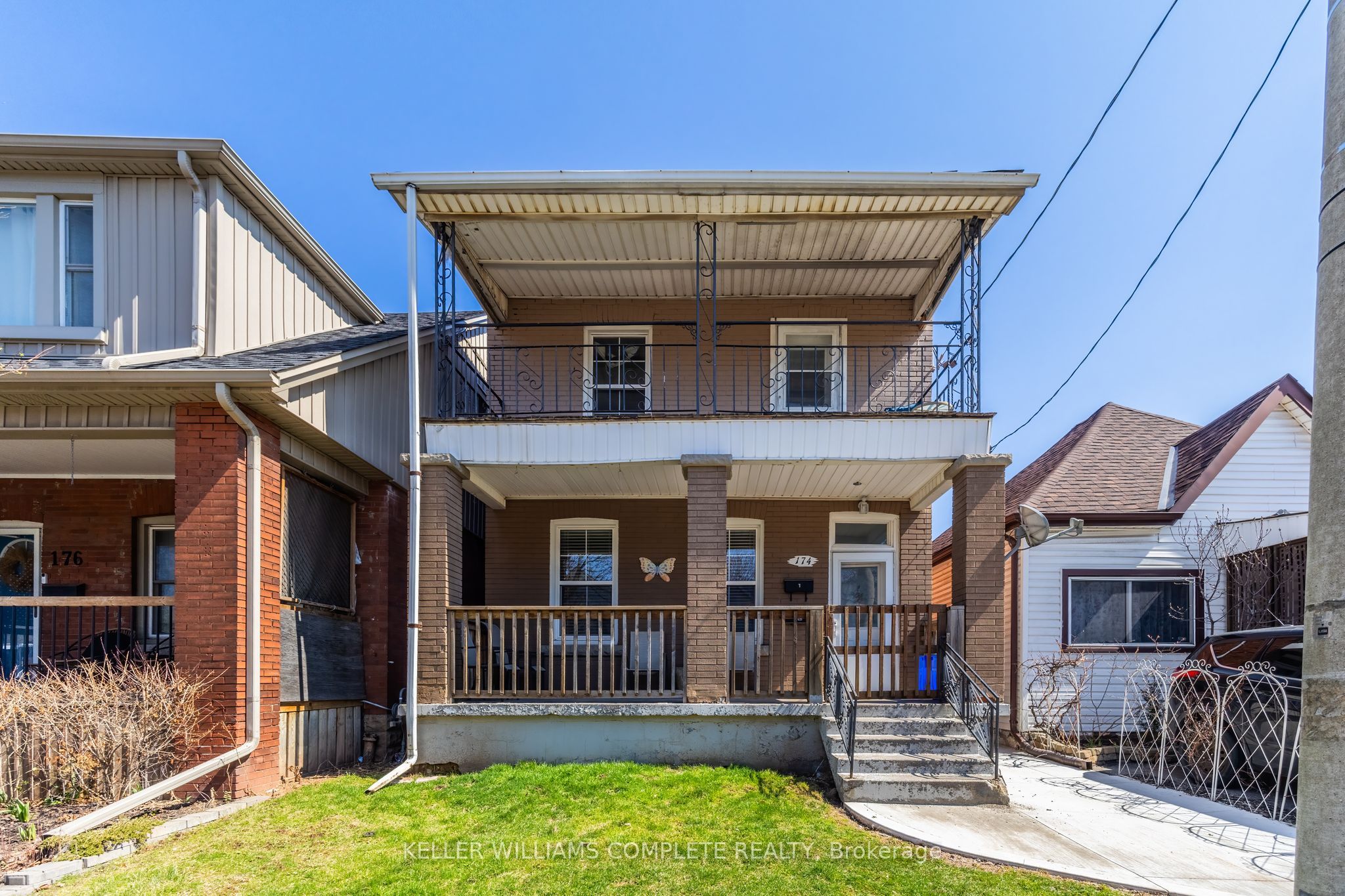 174 Rosslyn Avenue N Property Photo 1