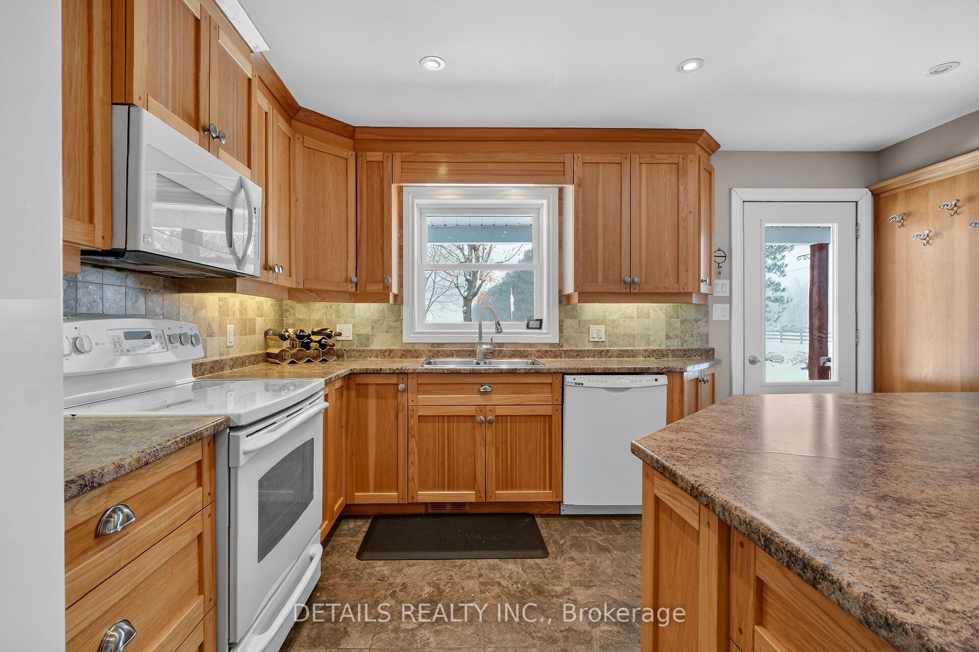 678 Rte 400 E Route Property Photo 15