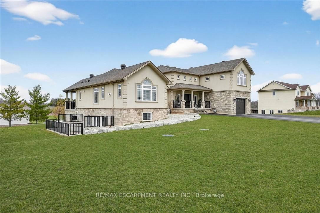 5499 Attema Crescent Property Photo 2