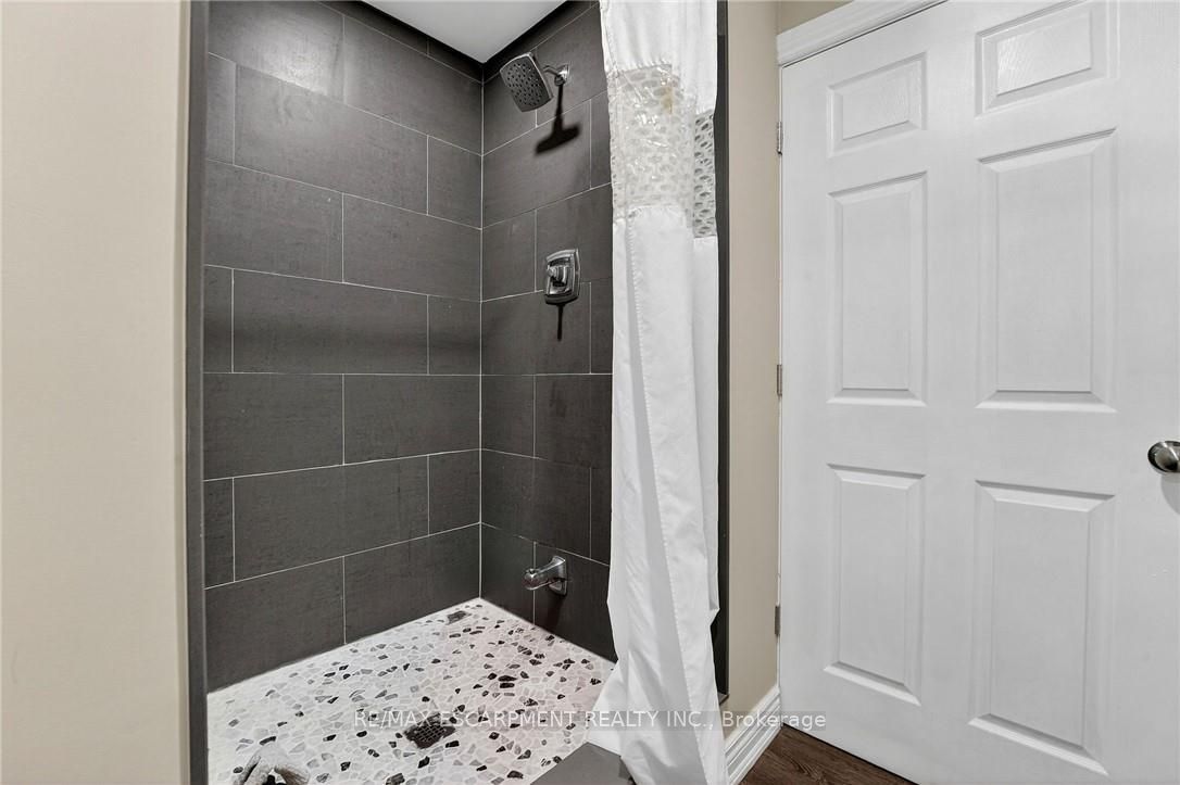 5499 Attema Crescent Property Photo 34