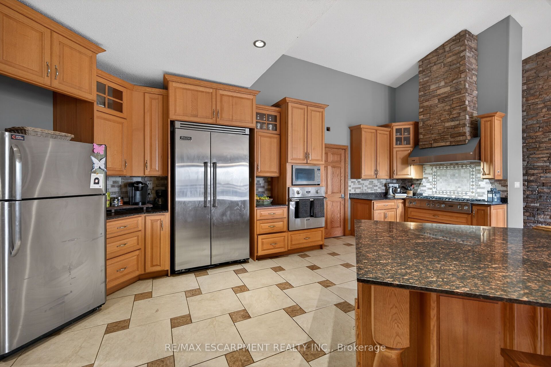 393 Old Onondaga Road E Property Photo 10