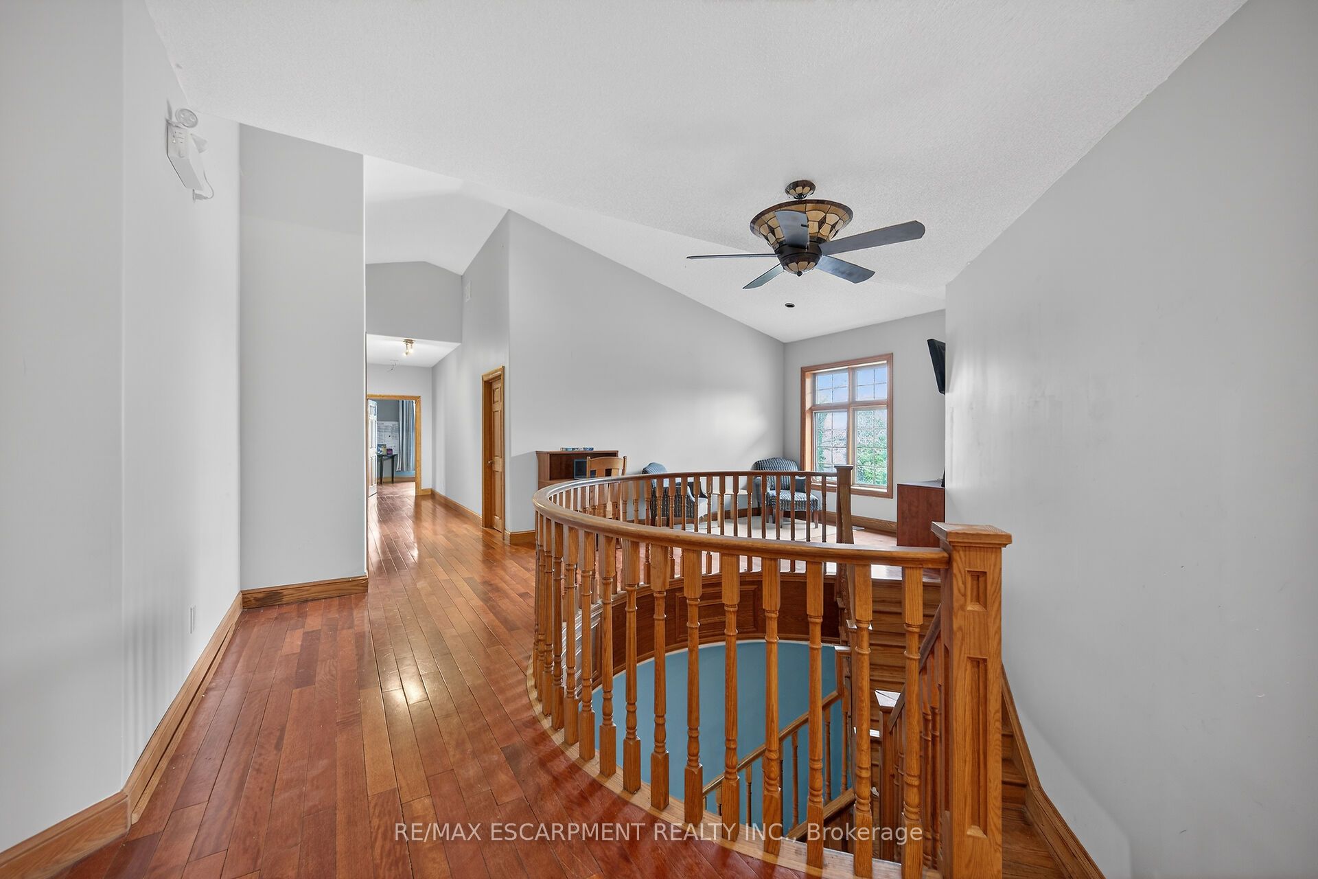 393 Old Onondaga Road E Property Photo 12