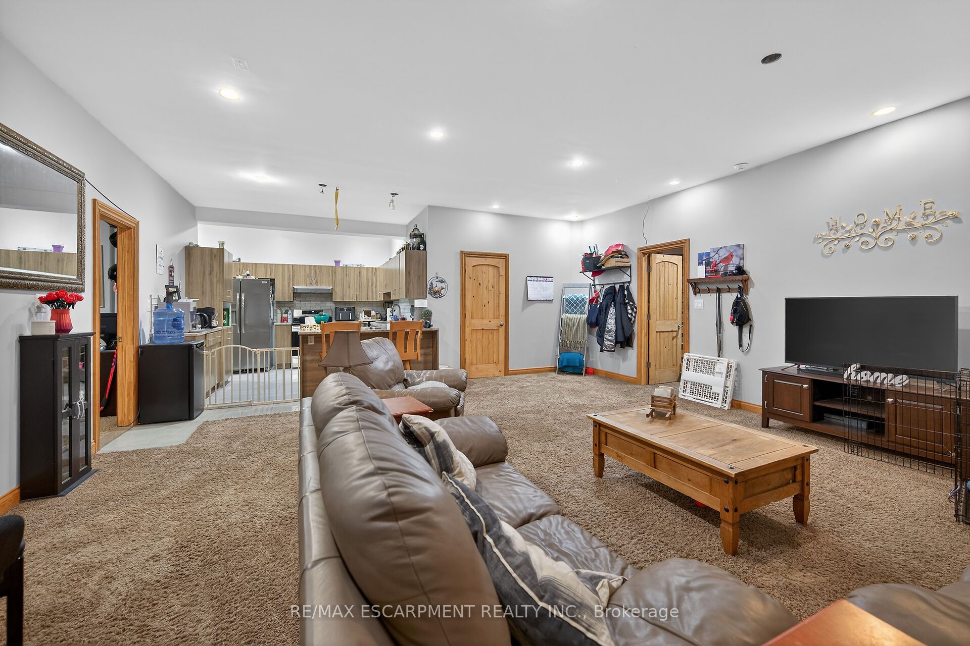 393 Old Onondaga Road E Property Photo 16