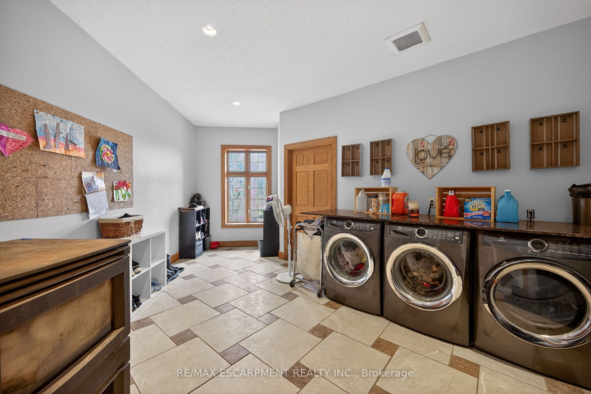 393 Old Onondaga Road E Property Photo 22