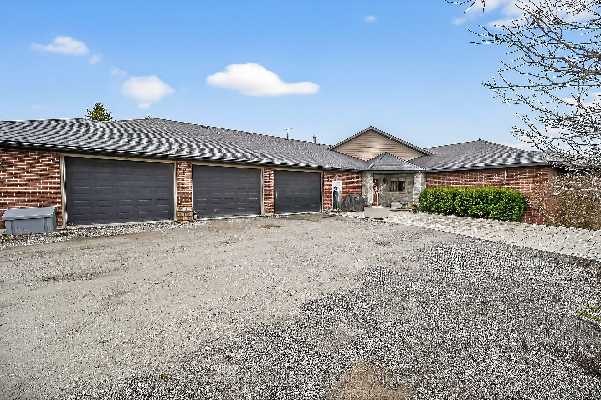 393 Old Onondaga Road E Property Photo 25