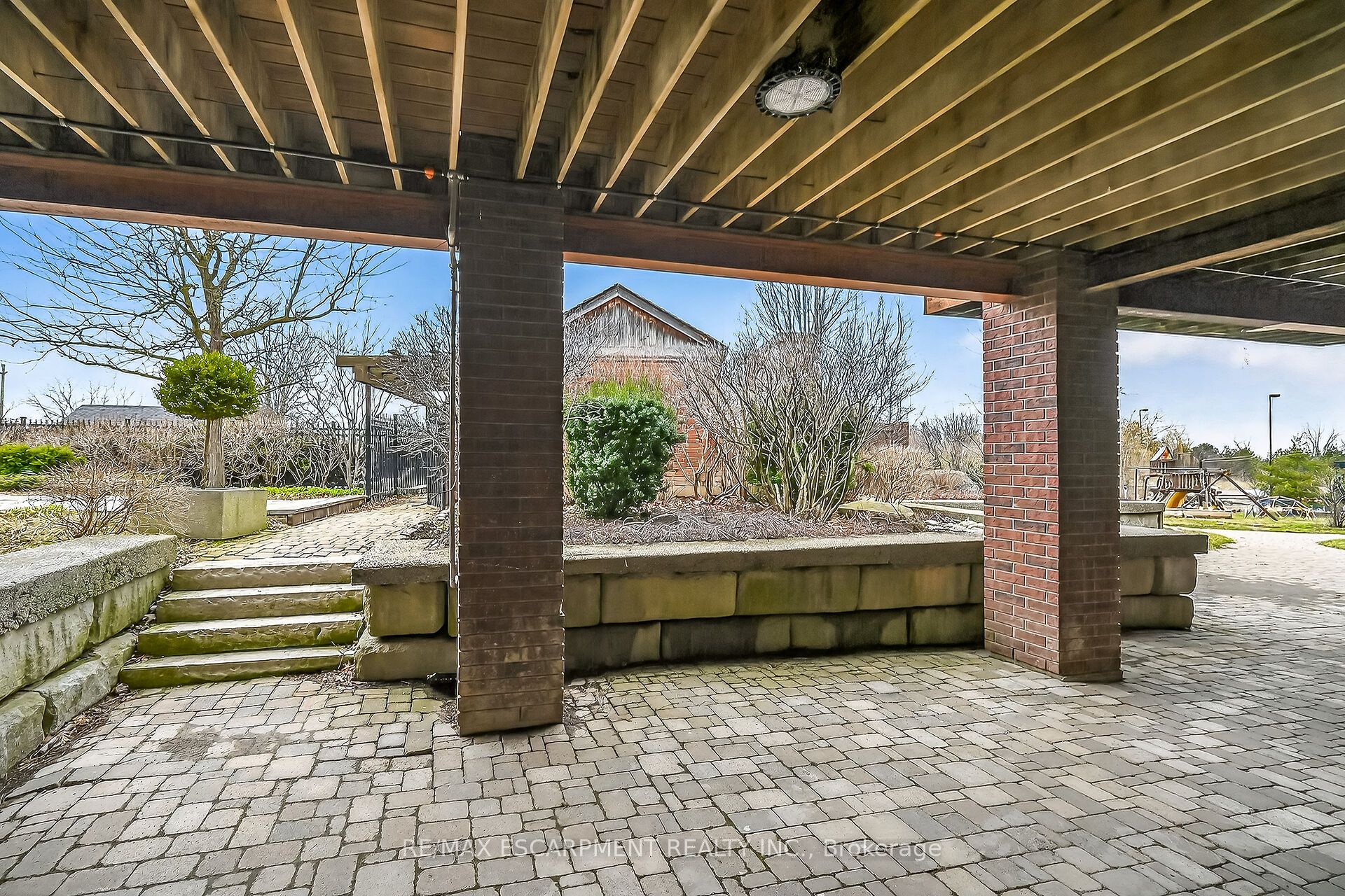 393 Old Onondaga Road E Property Photo 28