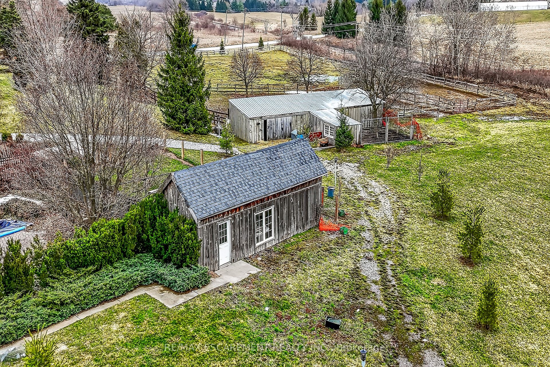 393 Old Onondaga Road E Property Photo 37
