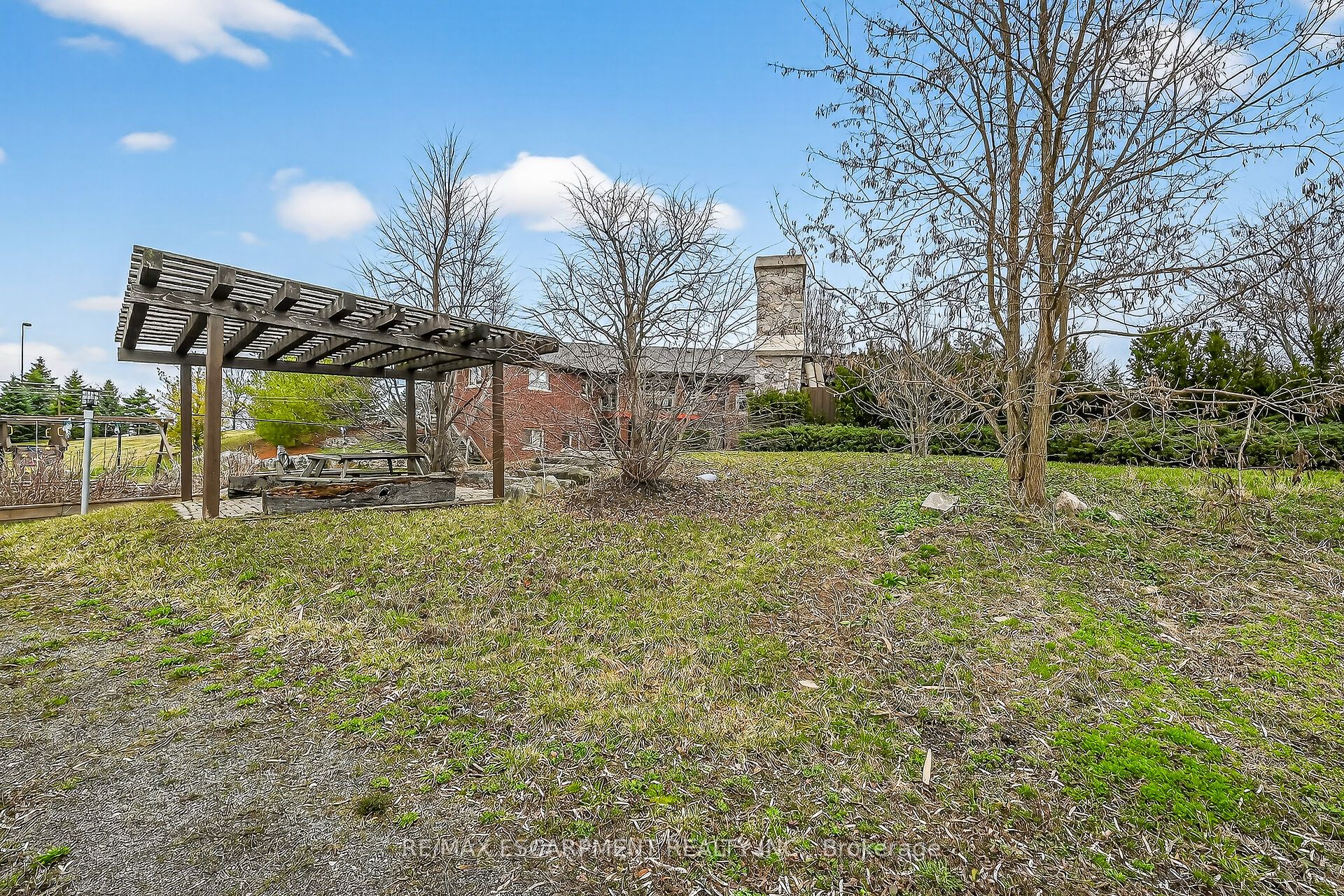 393 Old Onondaga Road E Property Photo 39