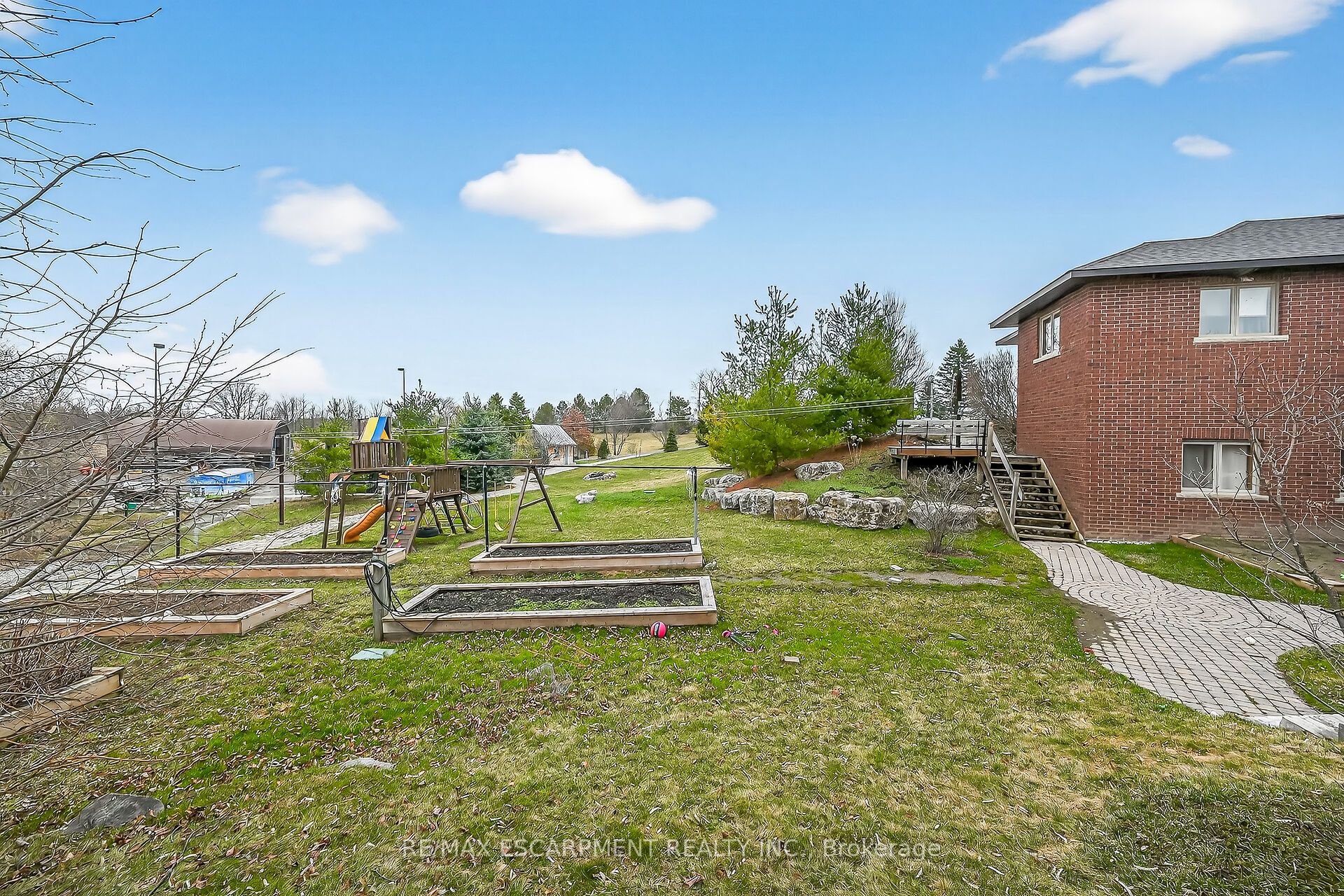 393 Old Onondaga Road E Property Photo 43