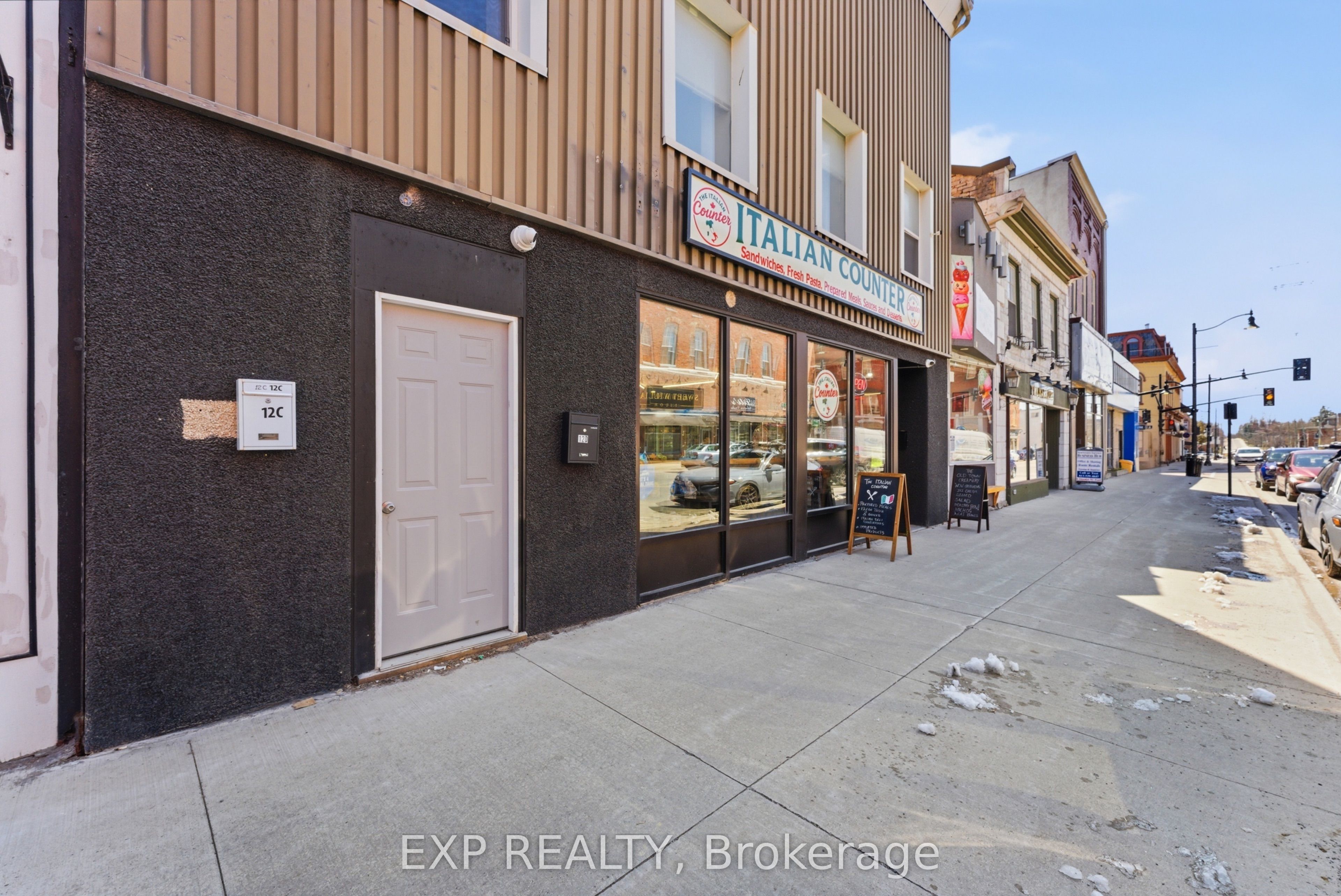12 Dundas Street E Property Photo 2