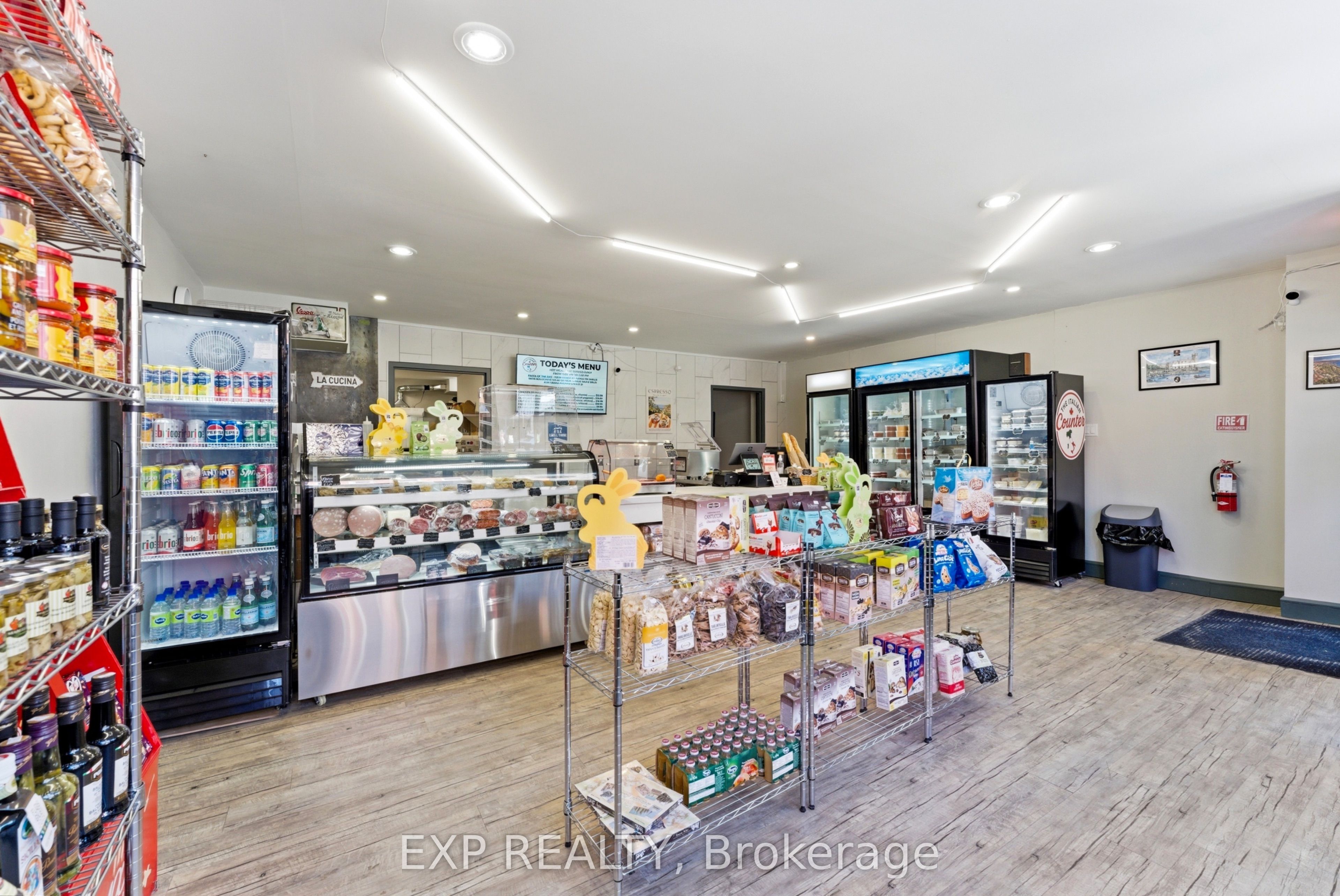 12 Dundas Street E Property Photo 3