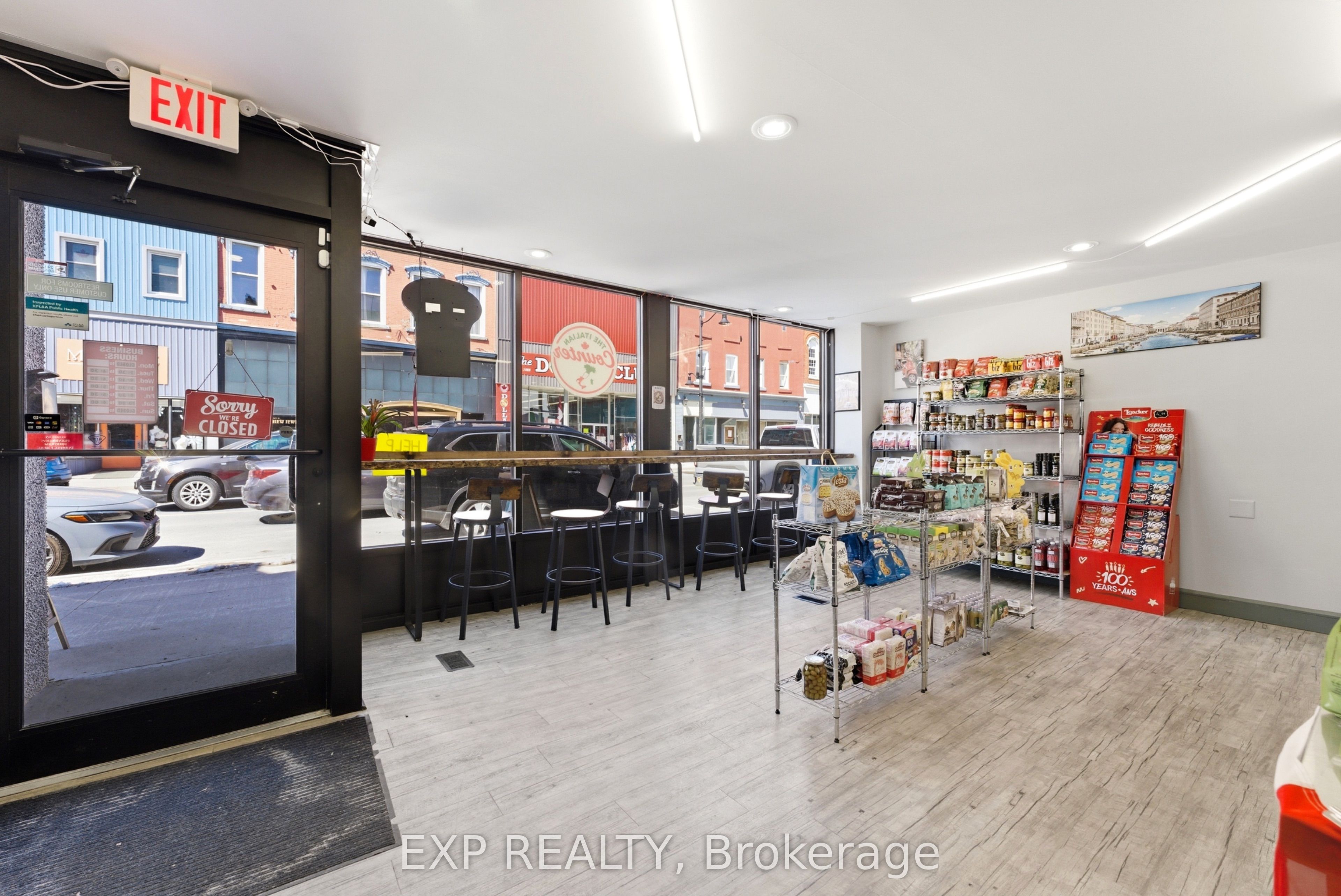 12 Dundas Street E Property Photo 4