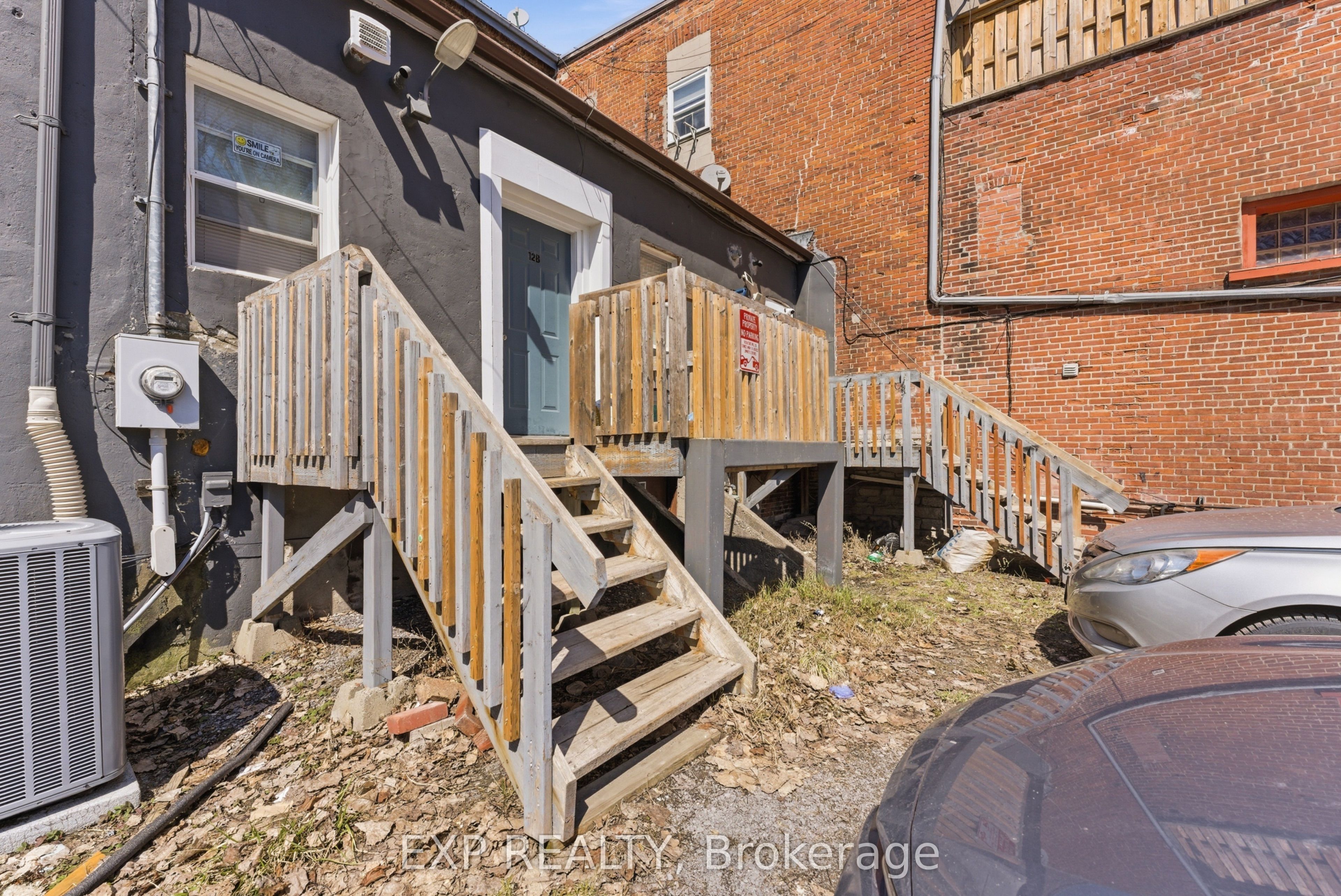 12 Dundas Street E Property Photo 5