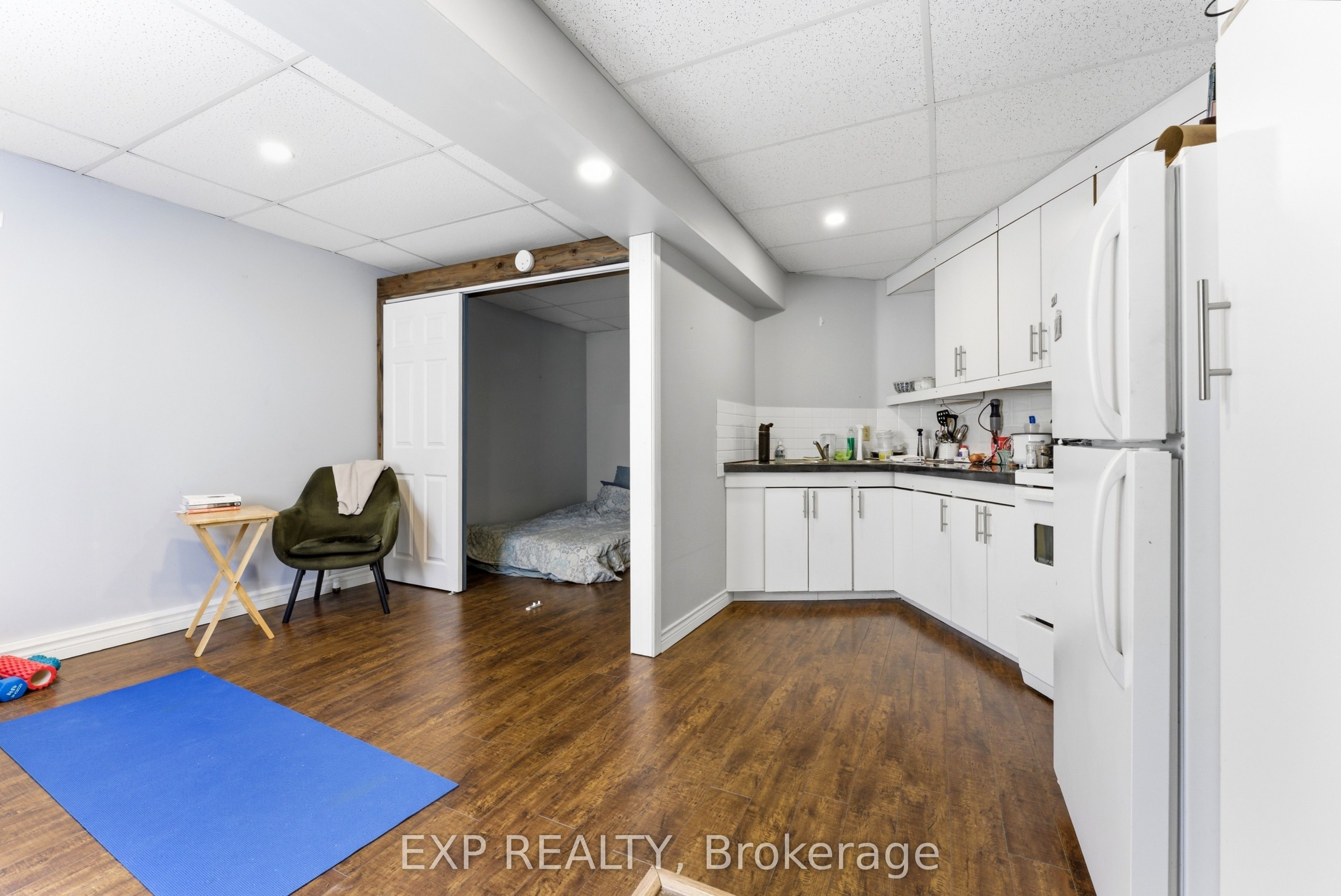 12 Dundas Street E Property Photo 7