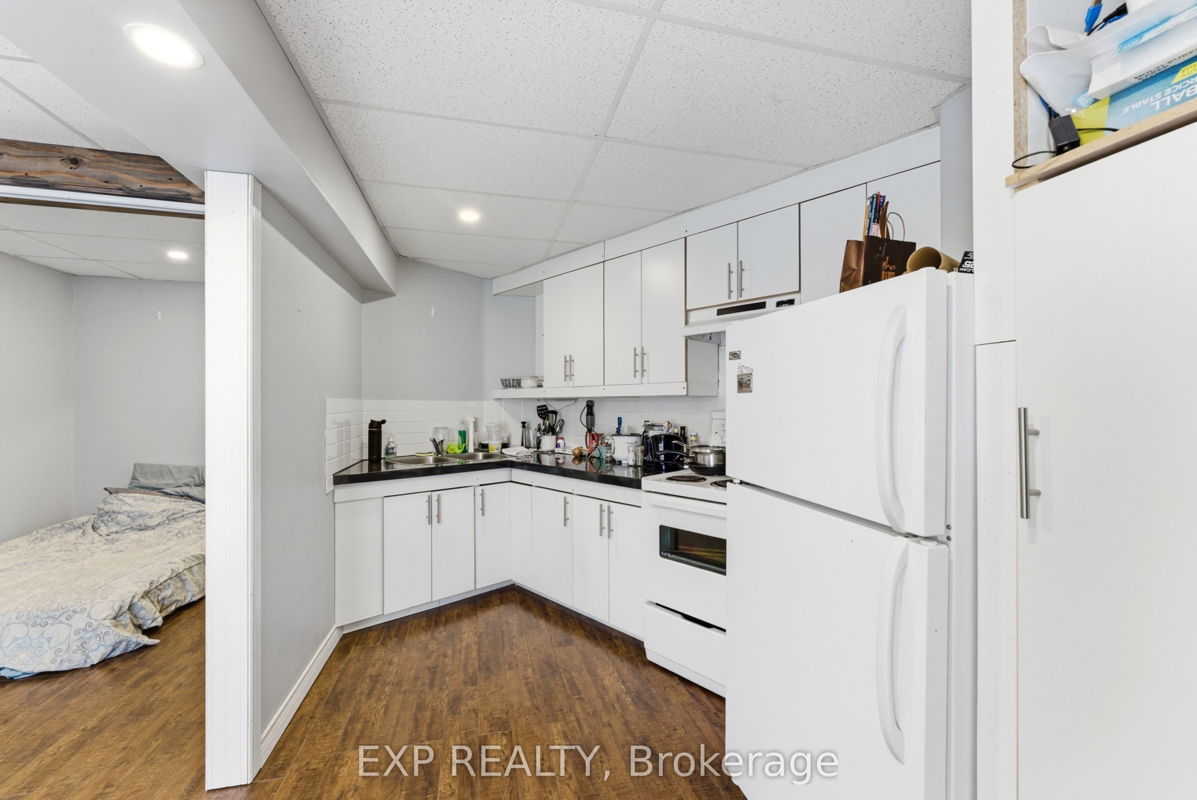 12 Dundas Street E Property Photo 8