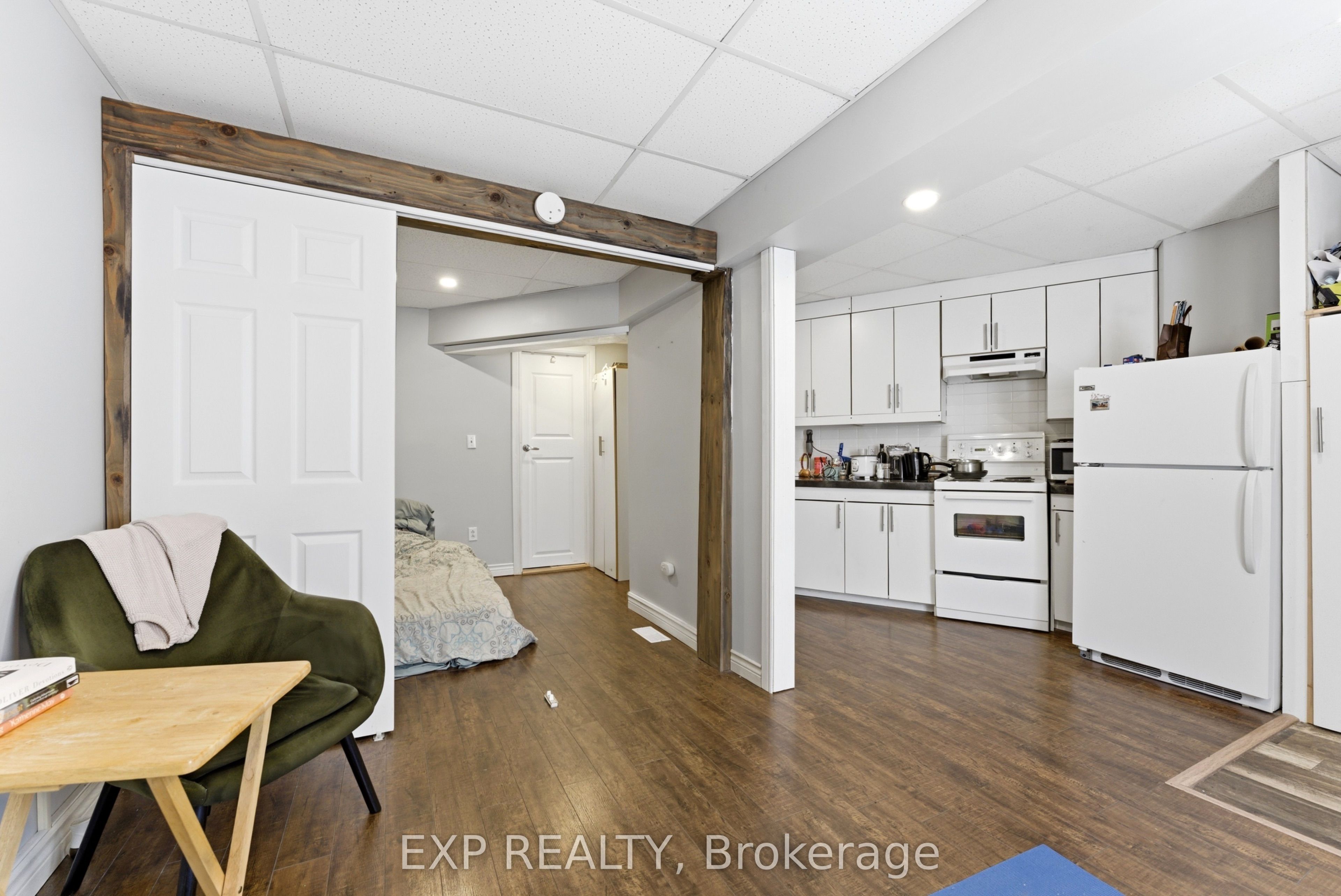 12 Dundas Street E Property Photo 11