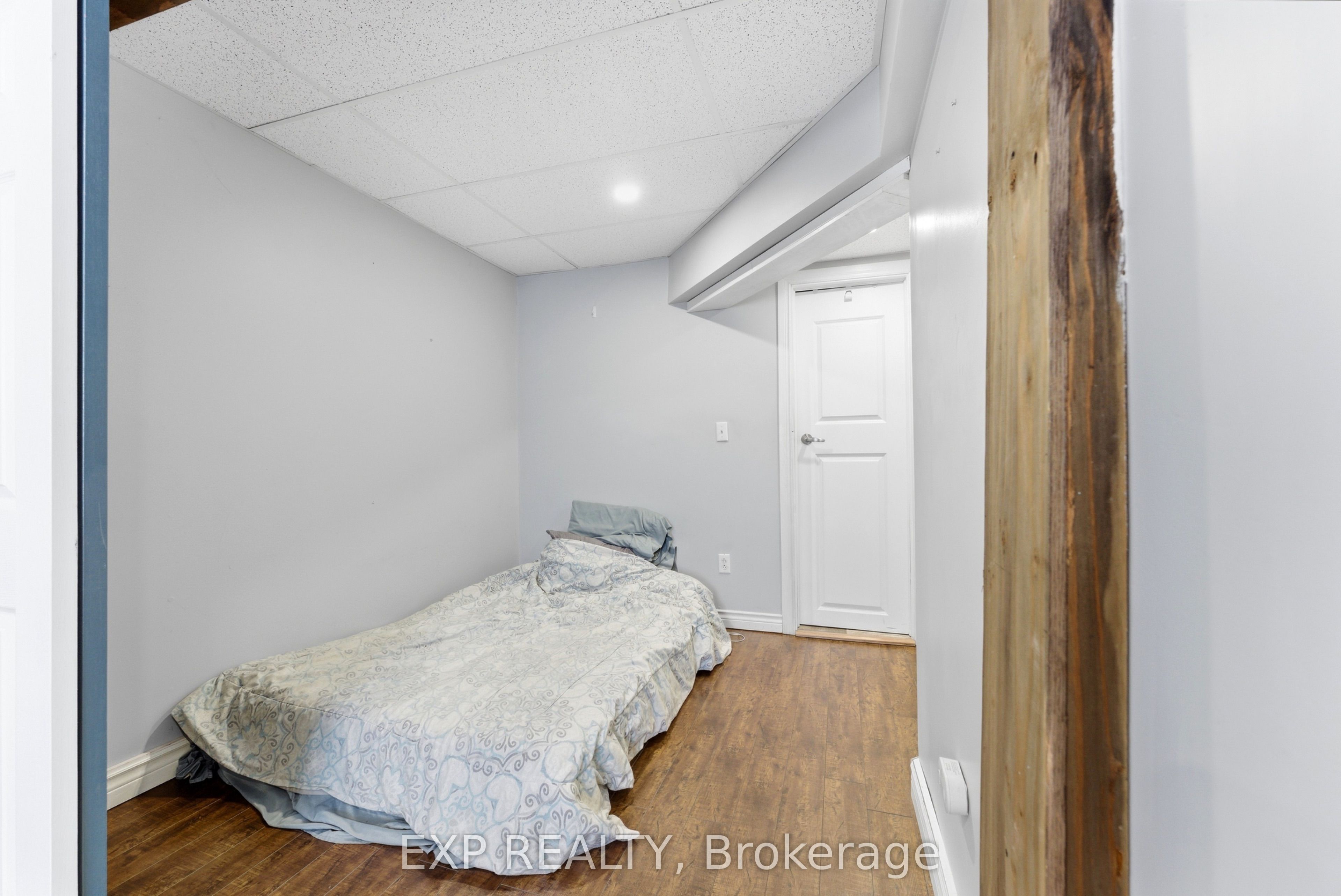 12 Dundas Street E Property Photo 12