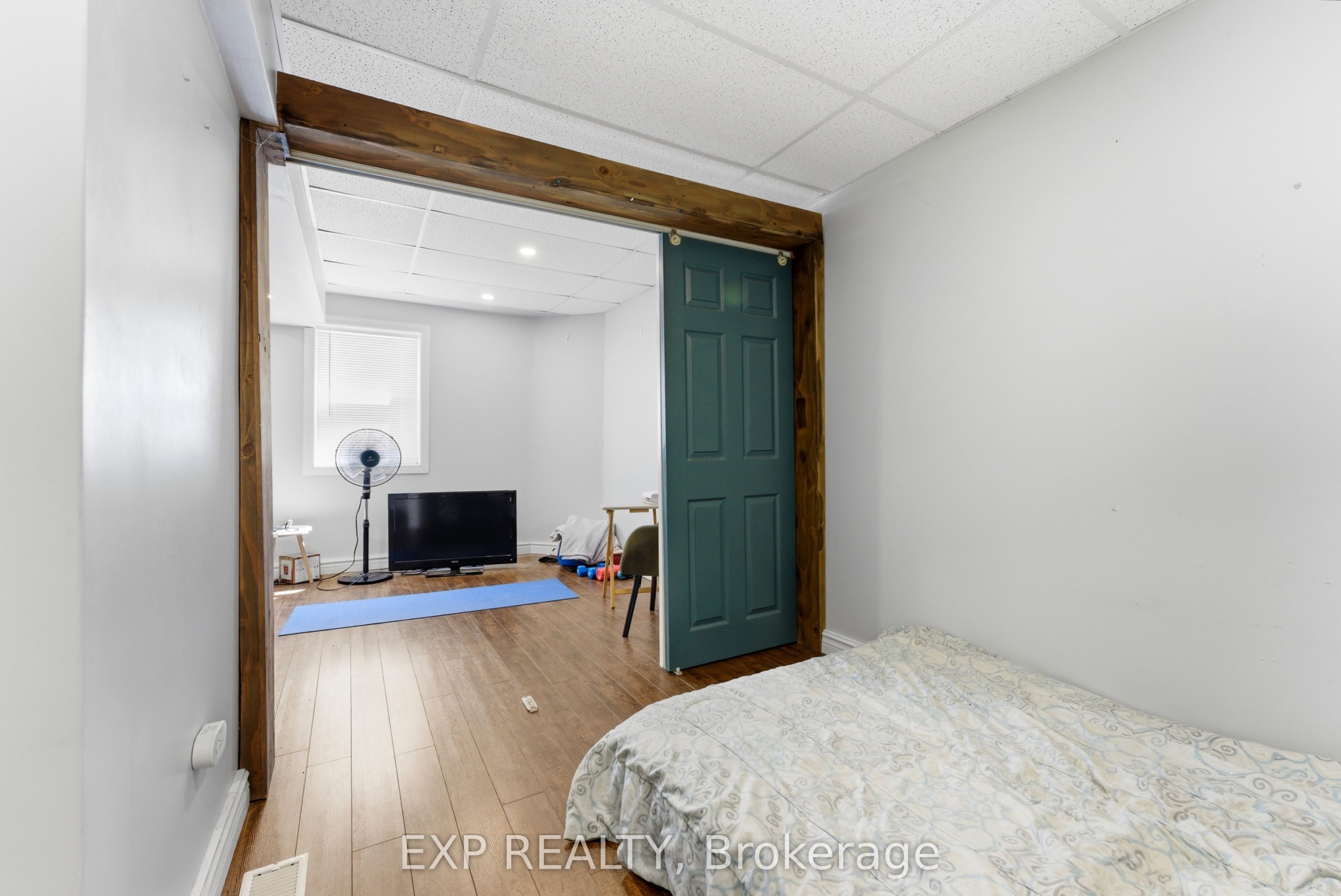 12 Dundas Street E Property Photo 14