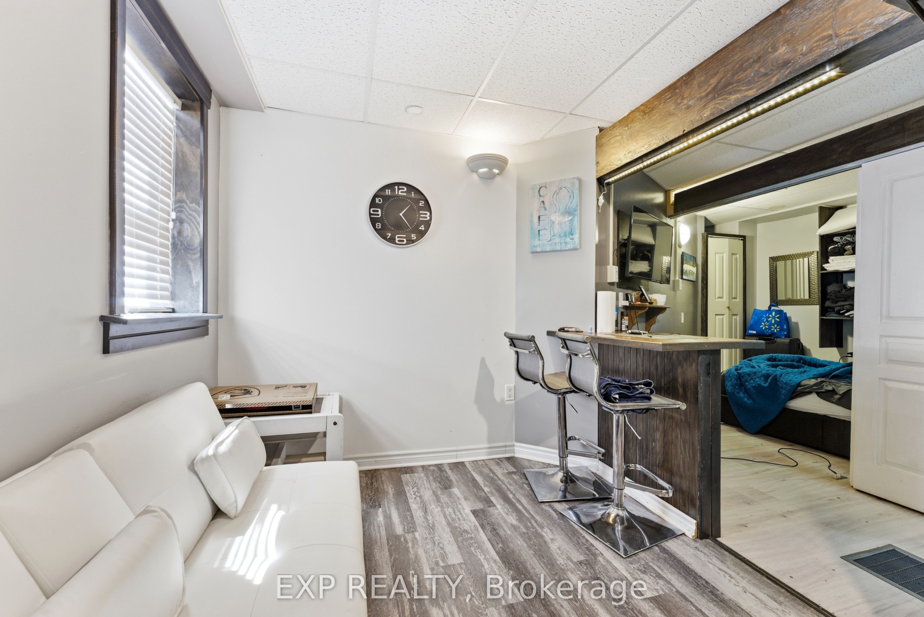 12 Dundas Street E Property Photo 16