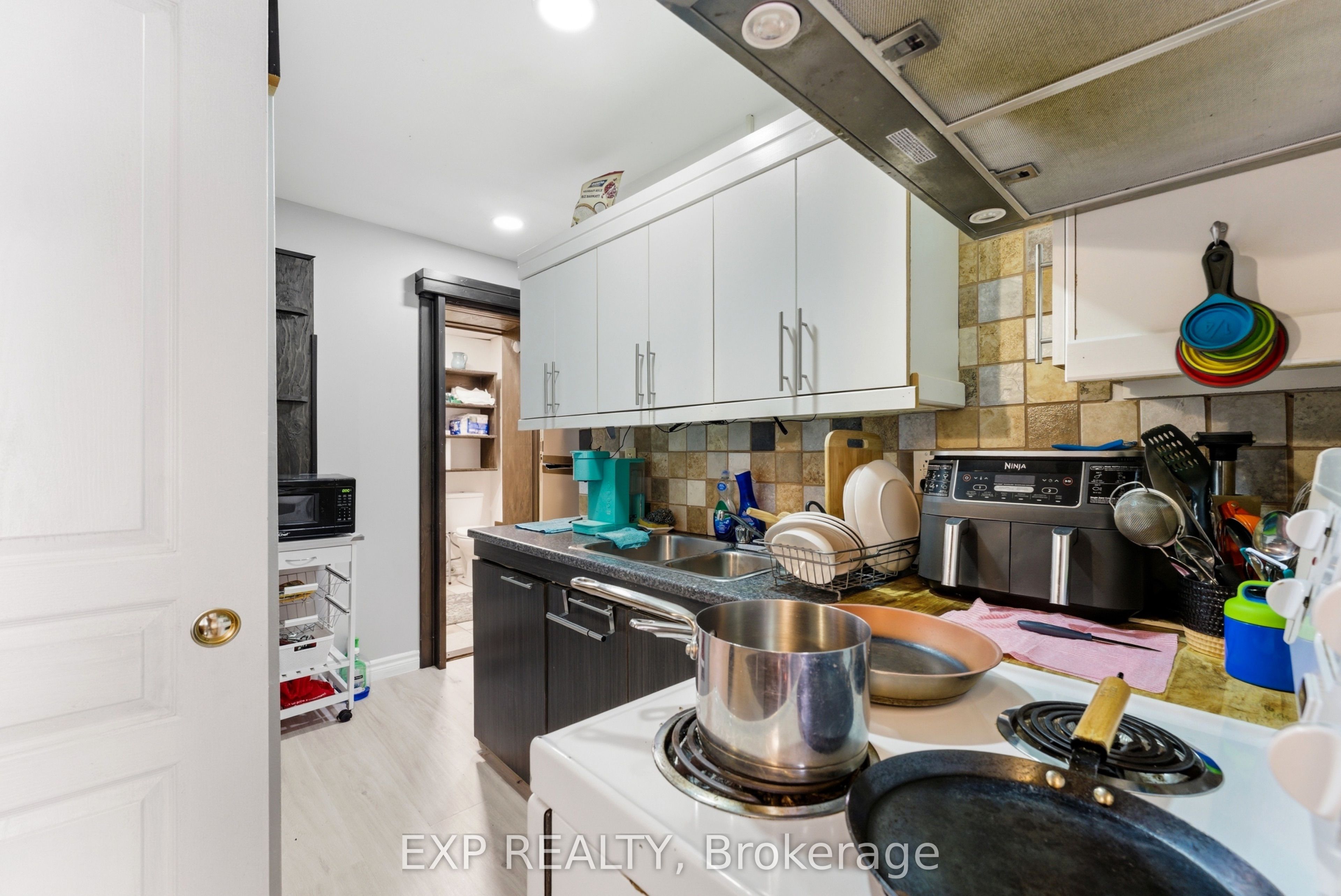 12 Dundas Street E Property Photo 20