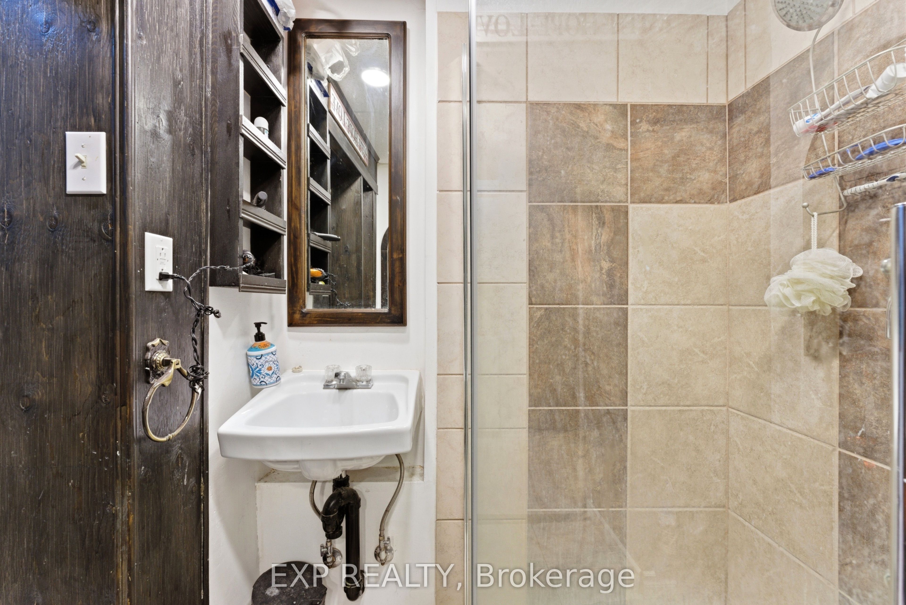 12 Dundas Street E Property Photo 23